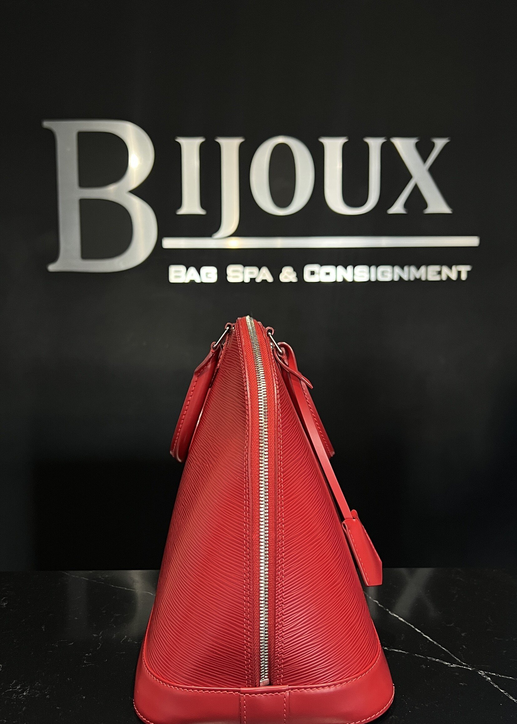 Louis Vuitton Louis Vuitton Alma GM Red