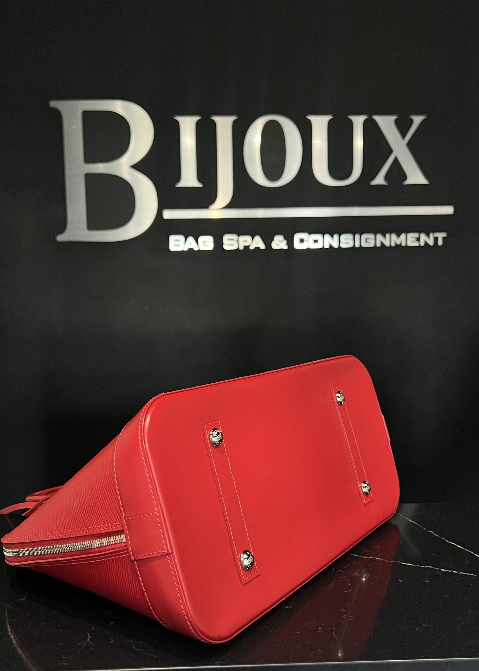 Louis Vuitton Louis Vuitton Alma GM Red