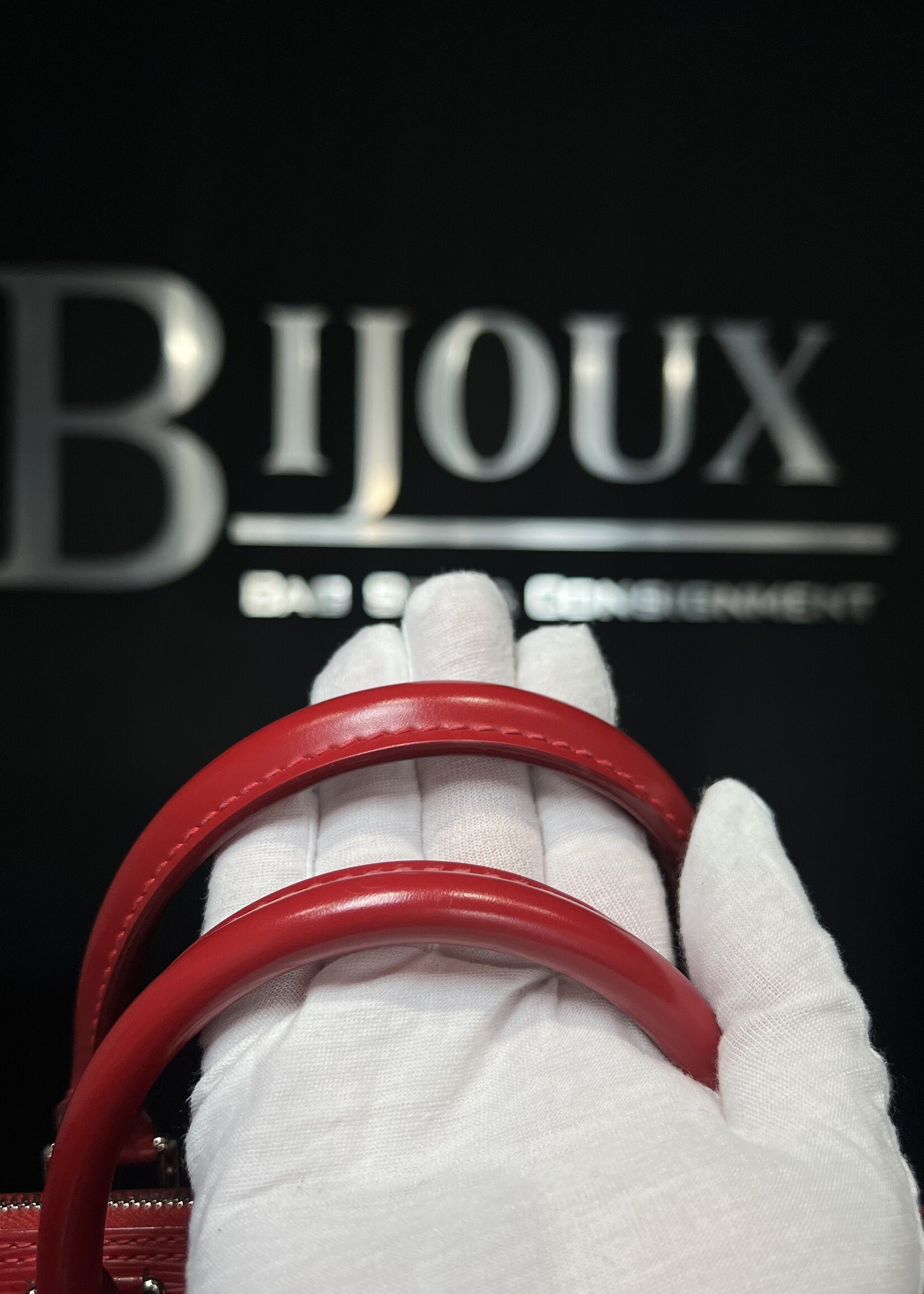 Louis Vuitton Louis Vuitton Alma GM Red