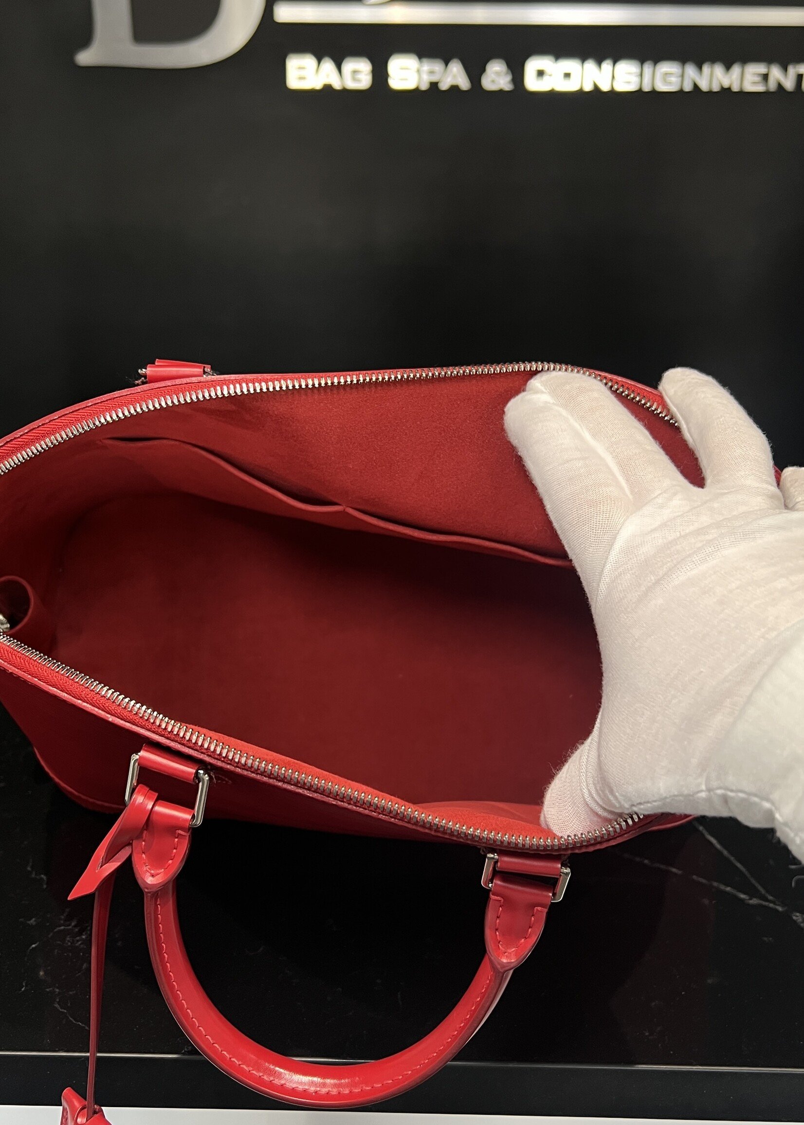 Louis Vuitton Louis Vuitton Alma GM Red