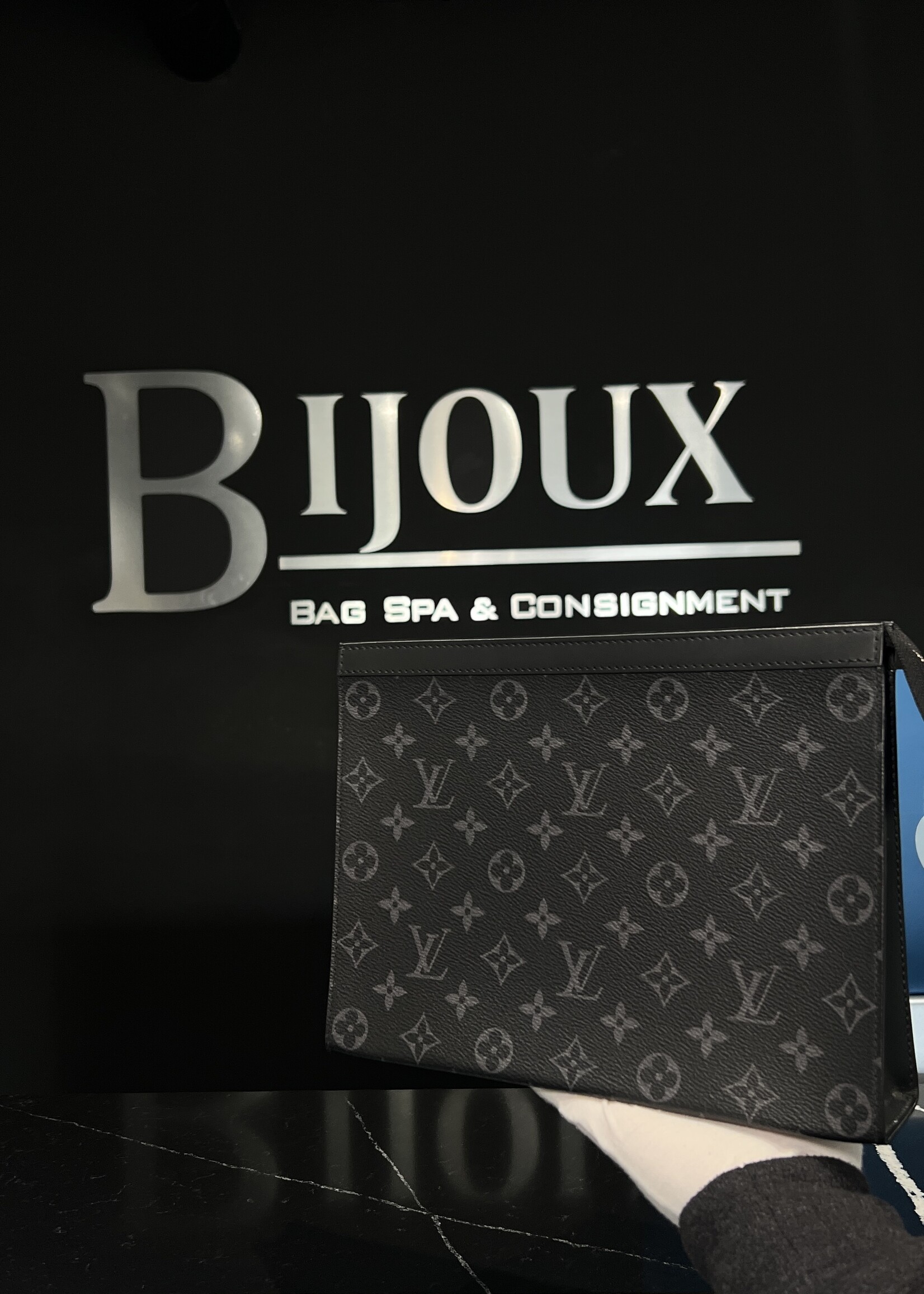 Louis Vuitton SOLD- Louis Vuitton Pochette Voyage MM