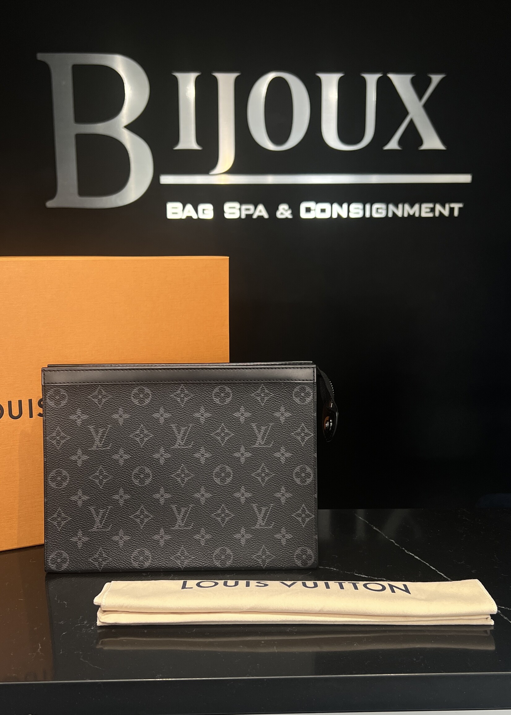 Louis Vuitton SOLD- Louis Vuitton Pochette Voyage MM