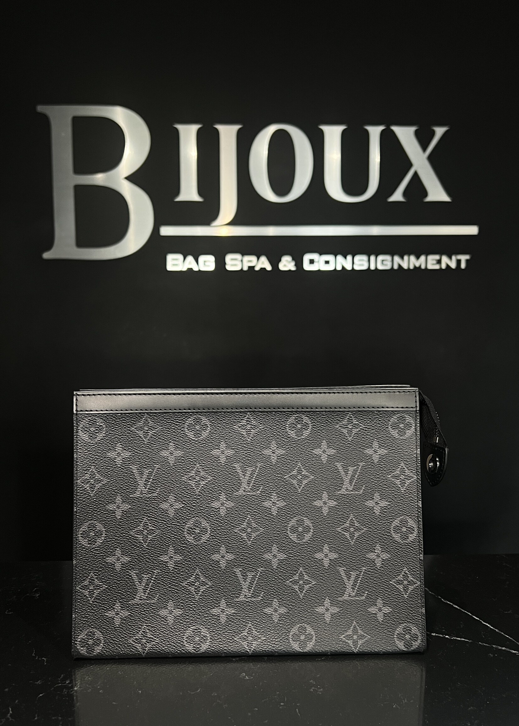 Louis Vuitton SOLD- Louis Vuitton Pochette Voyage MM