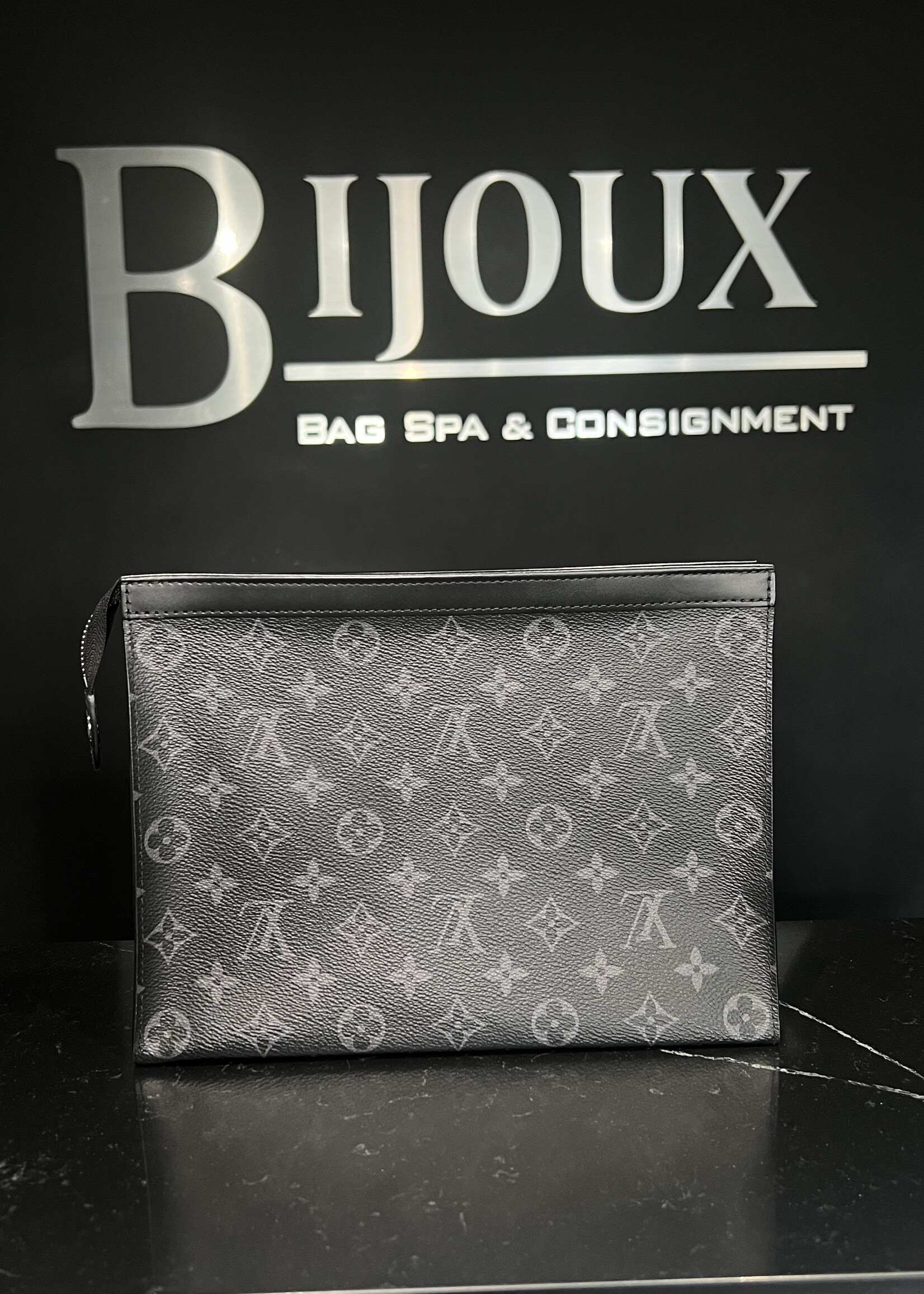 Louis Vuitton SOLD- Louis Vuitton Pochette Voyage MM