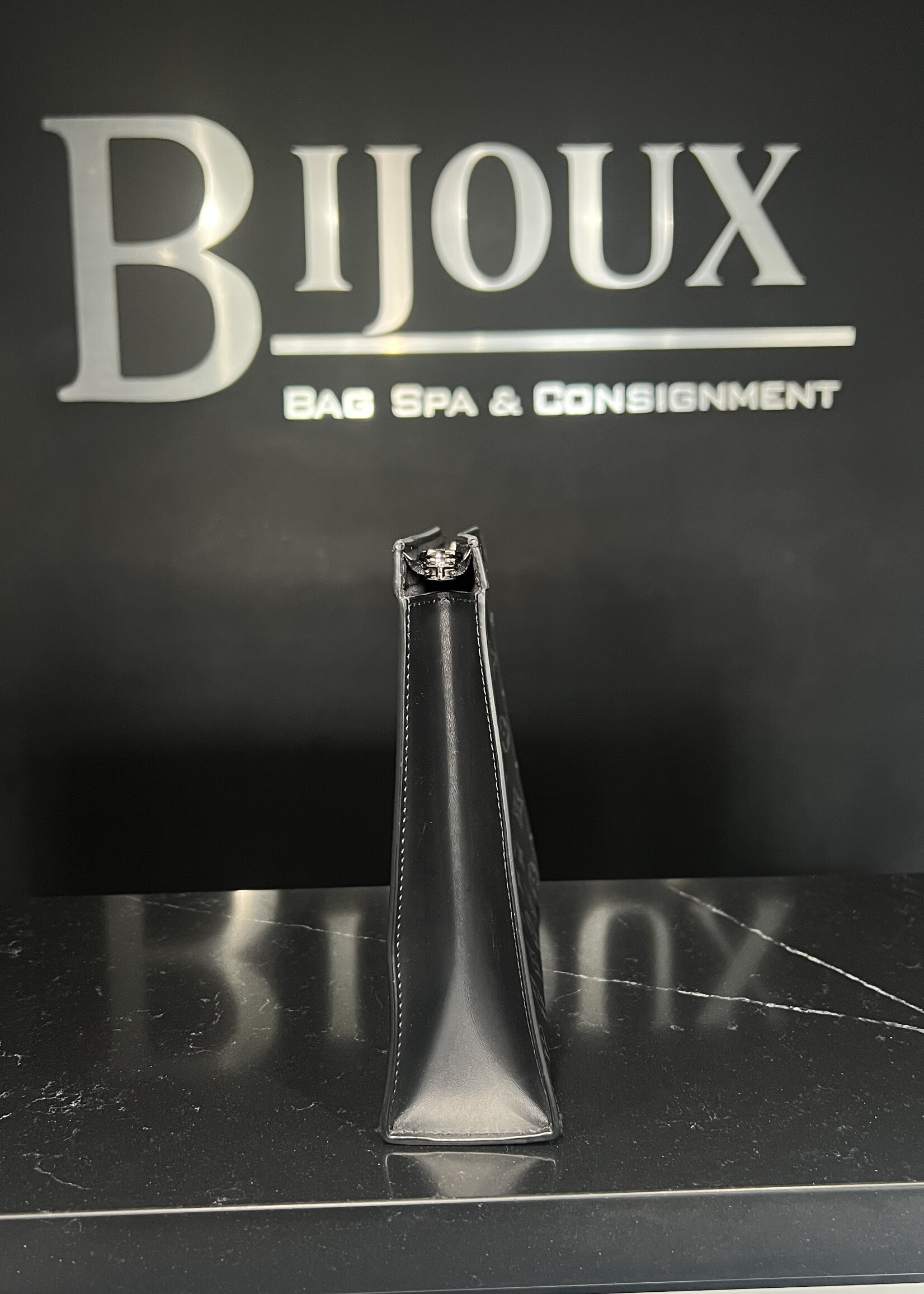 Louis Vuitton SOLD- Louis Vuitton Pochette Voyage MM