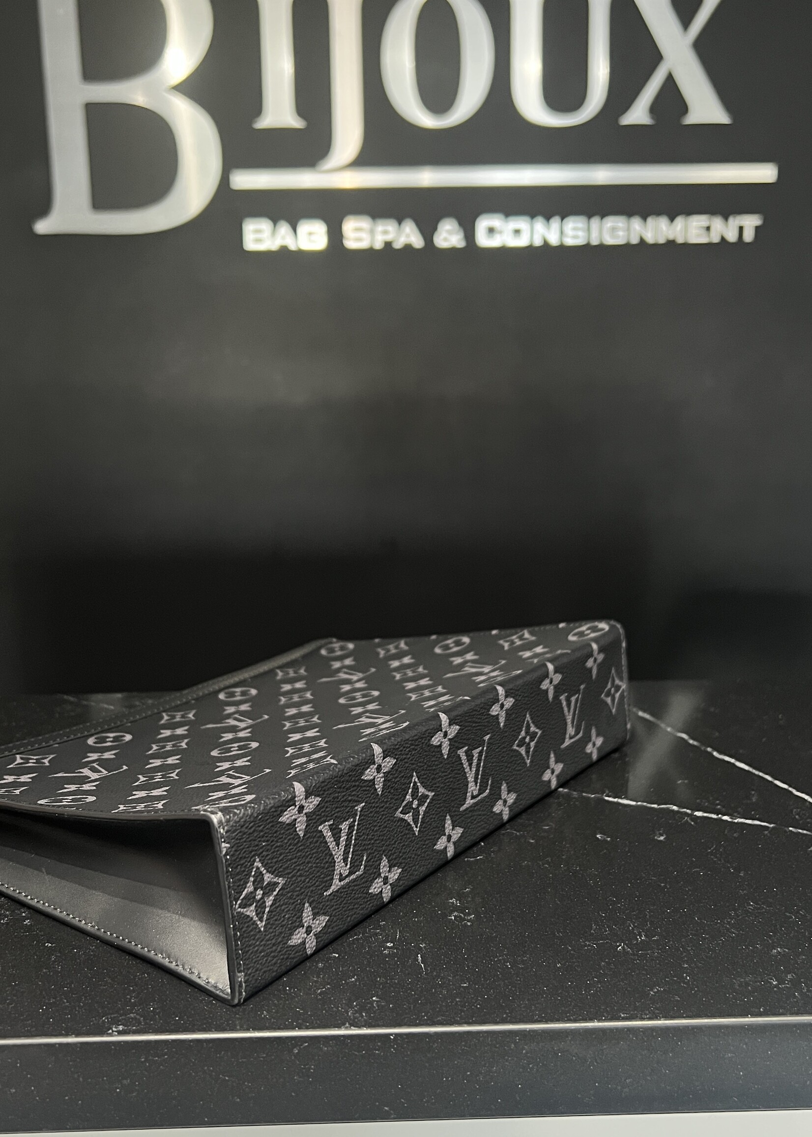 Louis Vuitton SOLD- Louis Vuitton Pochette Voyage MM