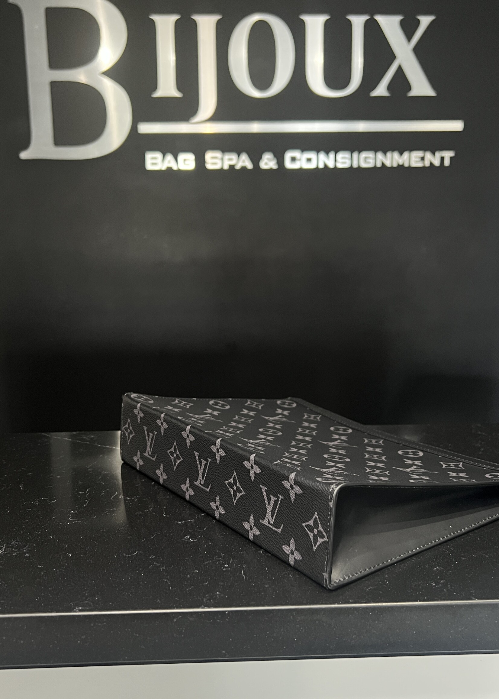 Louis Vuitton SOLD- Louis Vuitton Pochette Voyage MM