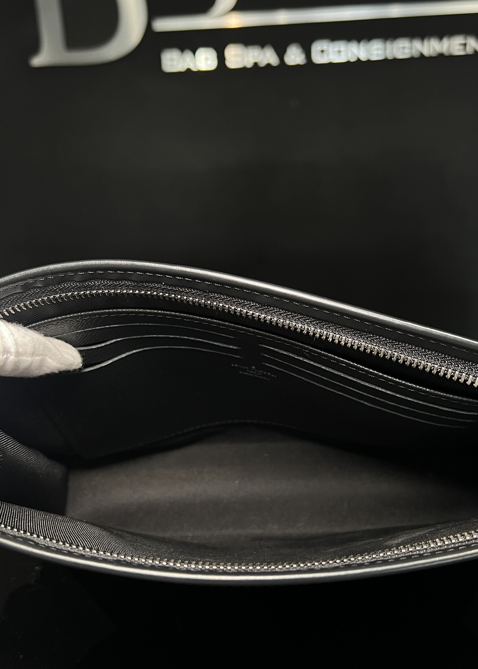 Louis Vuitton SOLD- Louis Vuitton Pochette Voyage MM