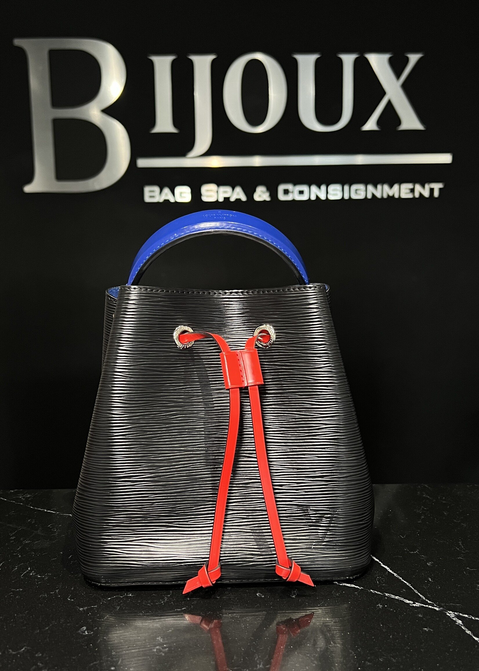 Louis Vuitton Louis Vuitton Neo Noe BB