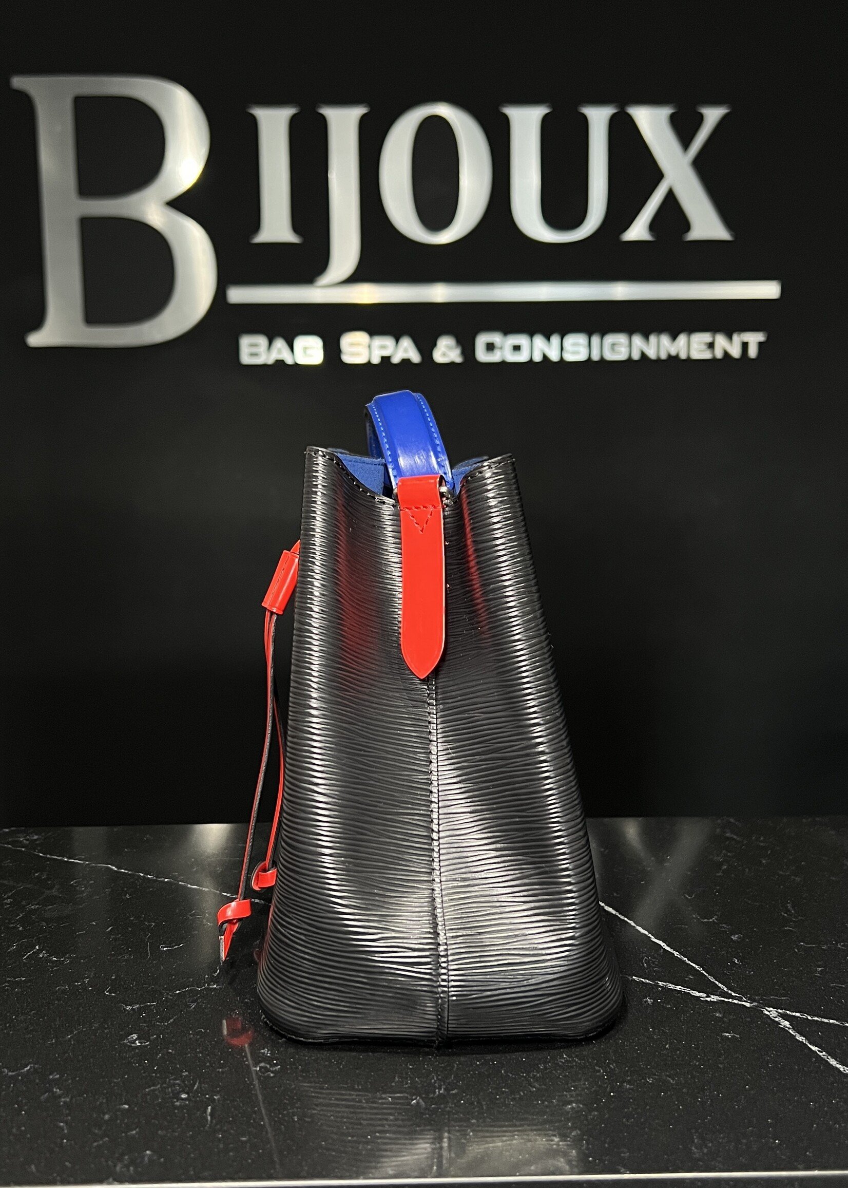 Louis Vuitton Louis Vuitton Neo Noe BB