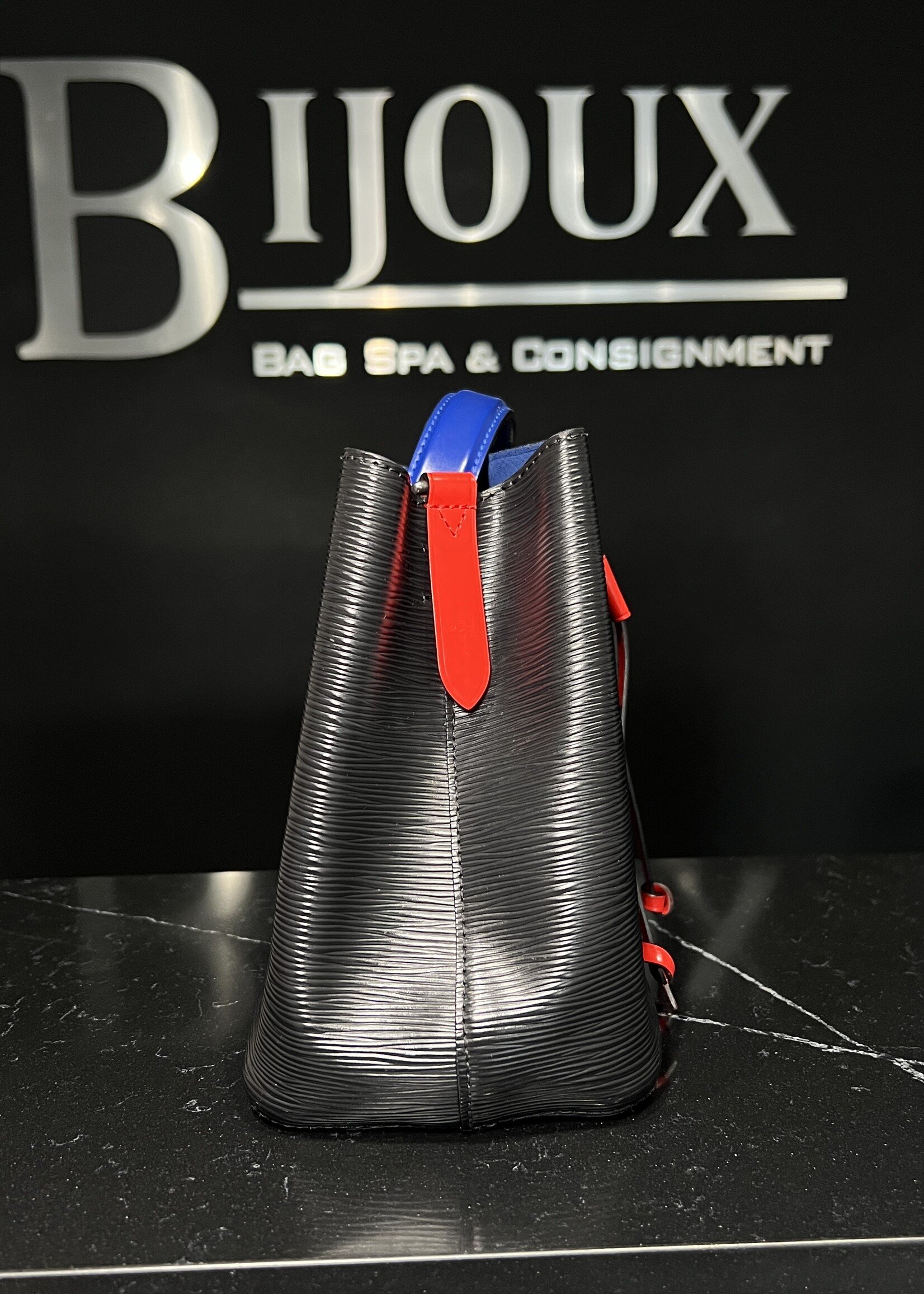 Louis Vuitton Louis Vuitton Neo Noe BB