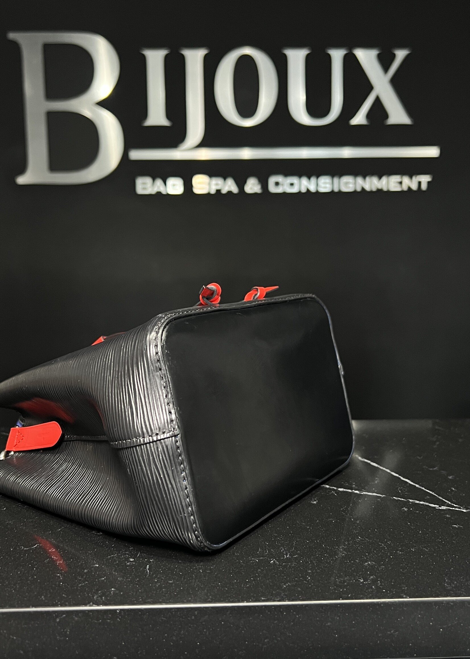 Louis Vuitton Louis Vuitton Neo Noe BB