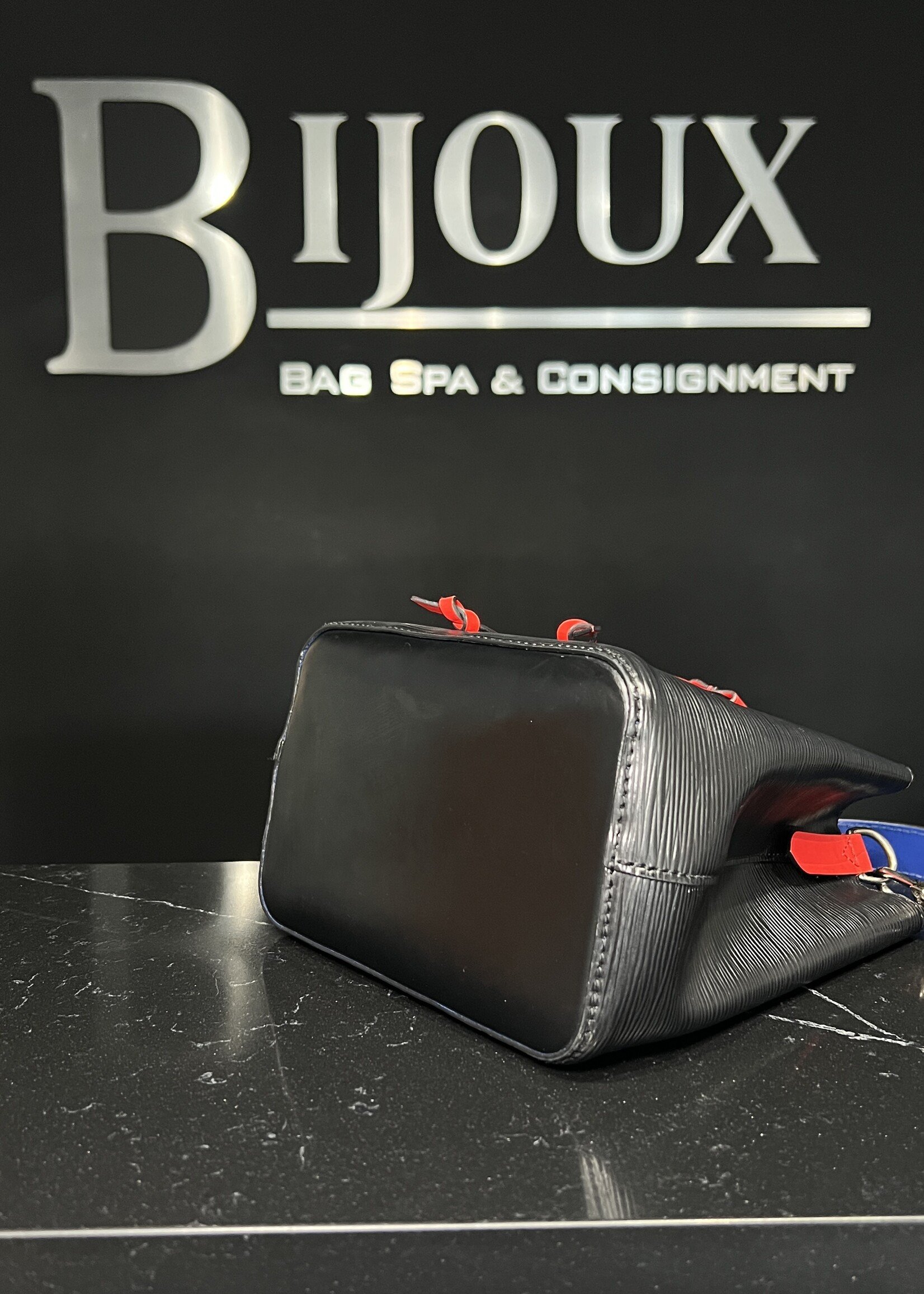 Louis Vuitton Louis Vuitton Neo Noe BB