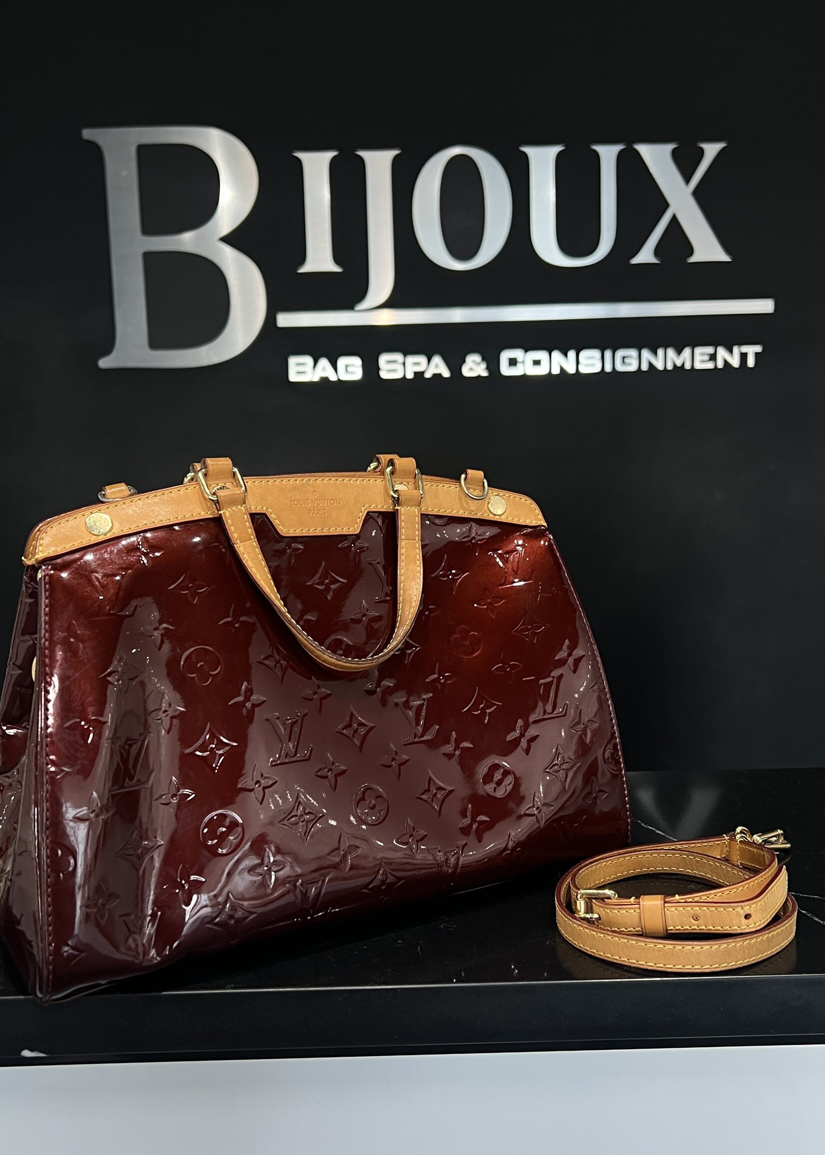 Louis Vuitton Louis Vuitton Brea Vernis MM