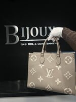 Louis Vuitton Louis Vuitton On The Go MM