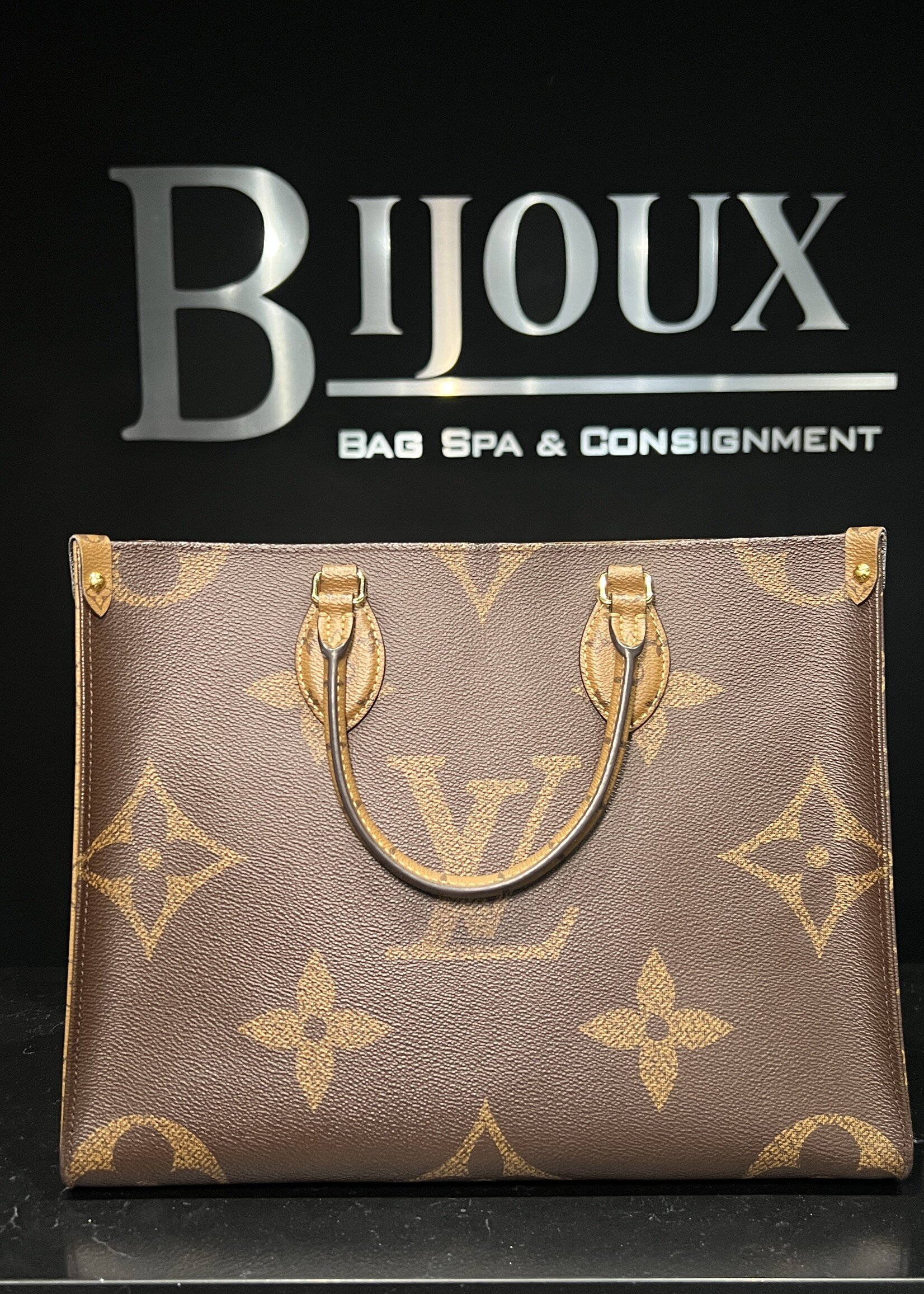 Louis Vuitton Louis Vuitton On The Go MM