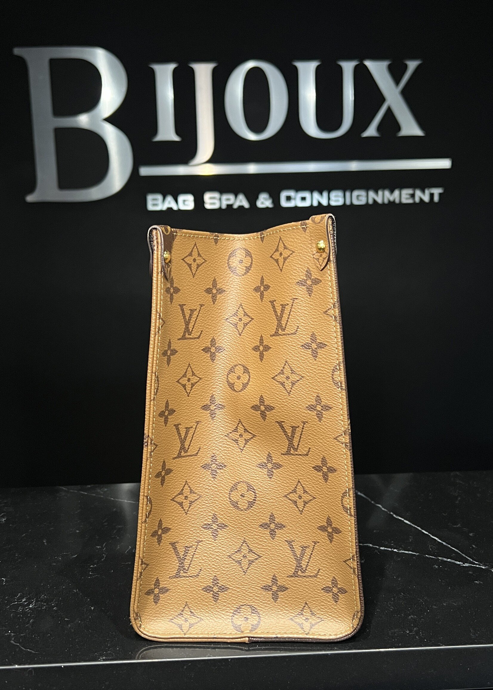 Louis Vuitton Louis Vuitton On The Go MM