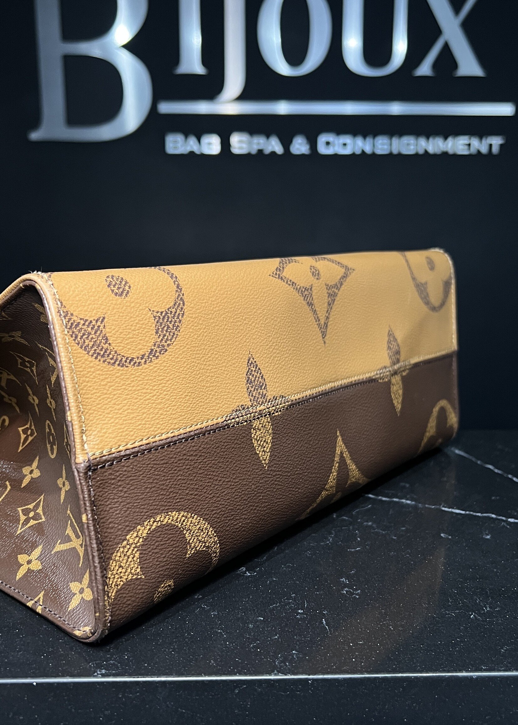 Louis Vuitton Louis Vuitton On The Go MM