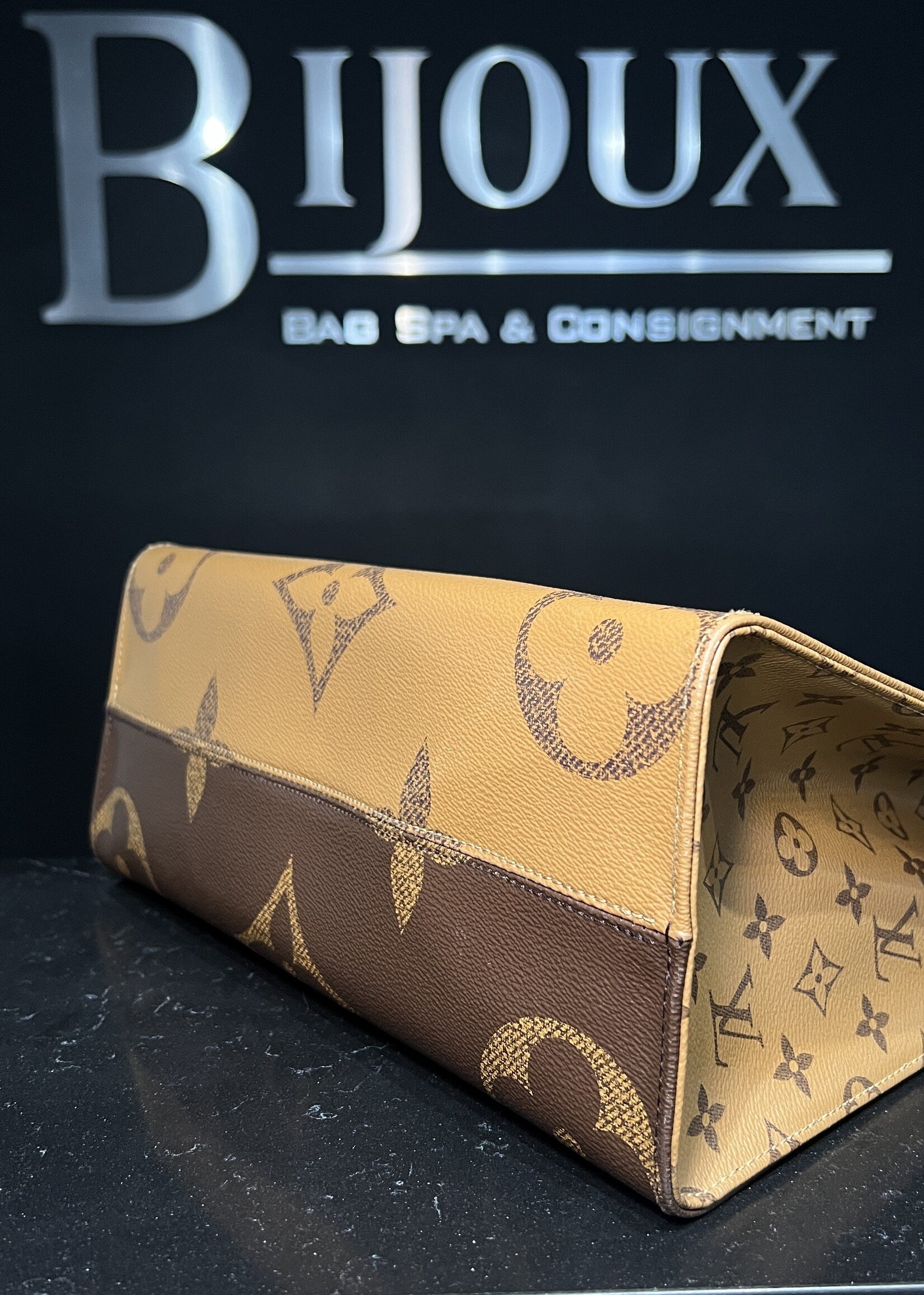 Louis Vuitton Louis Vuitton On The Go MM