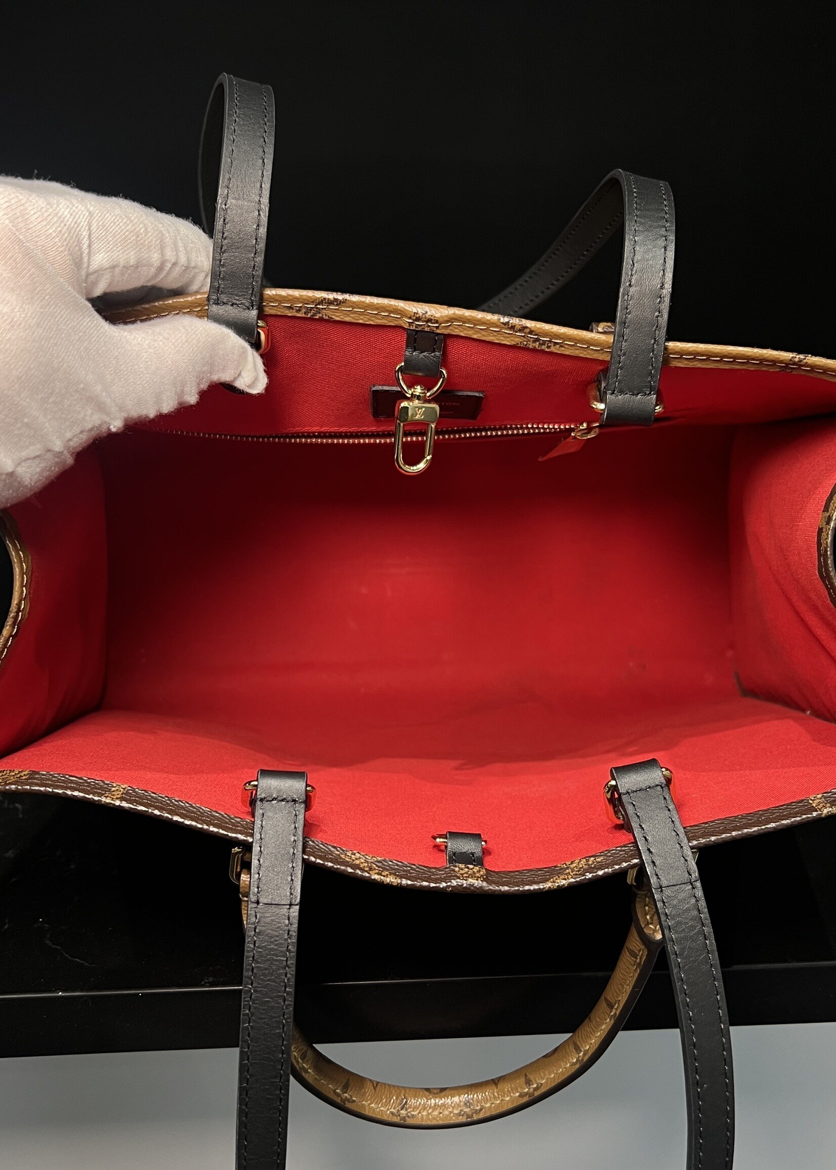 Louis Vuitton Louis Vuitton On The Go MM