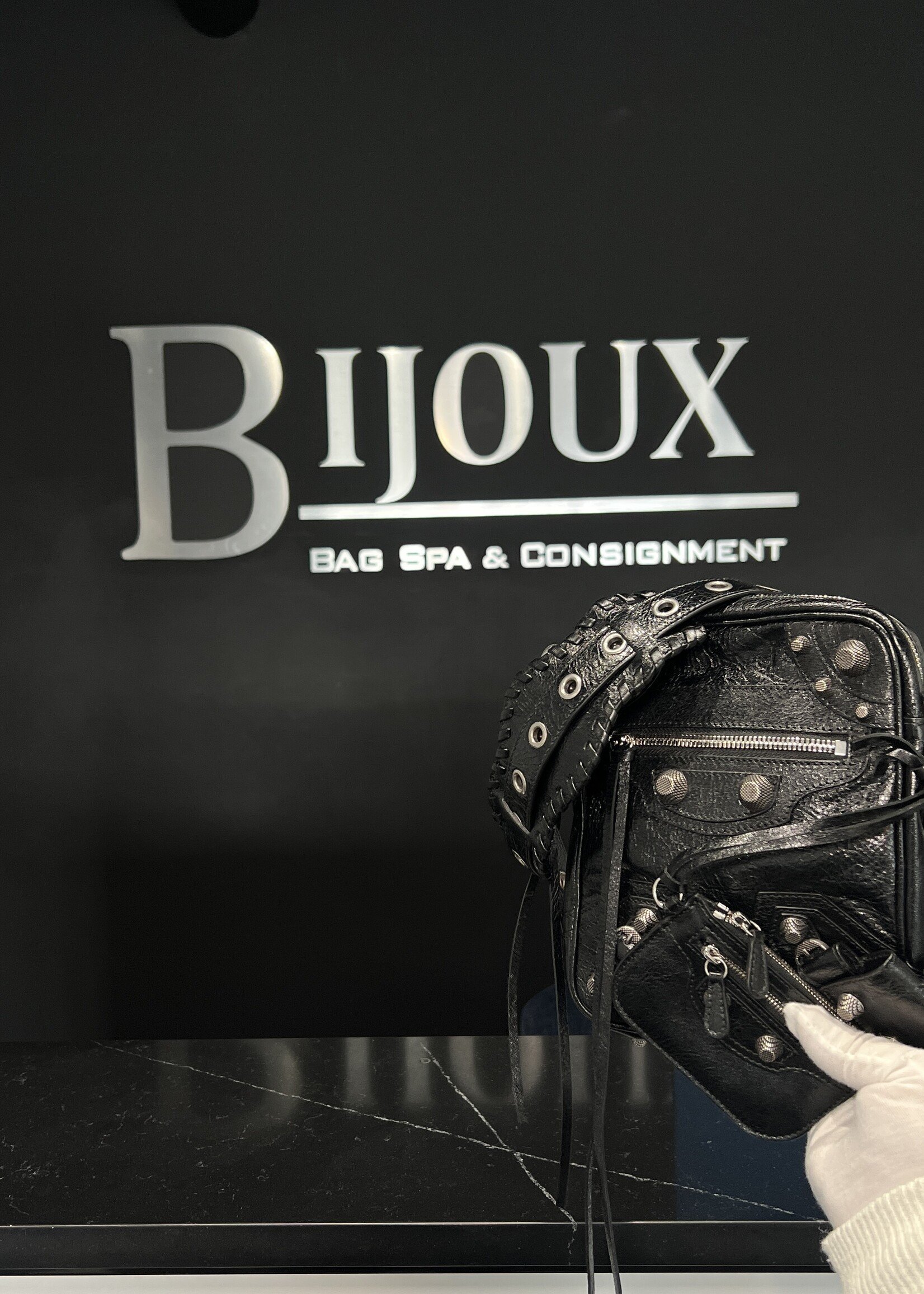 Balenciaga Balenciaga Le Cagole Crossbody