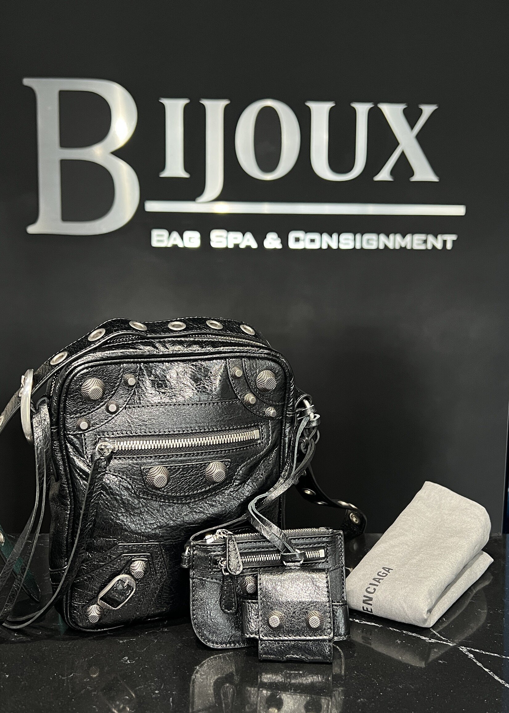 Balenciaga Balenciaga Le Cagole Crossbody