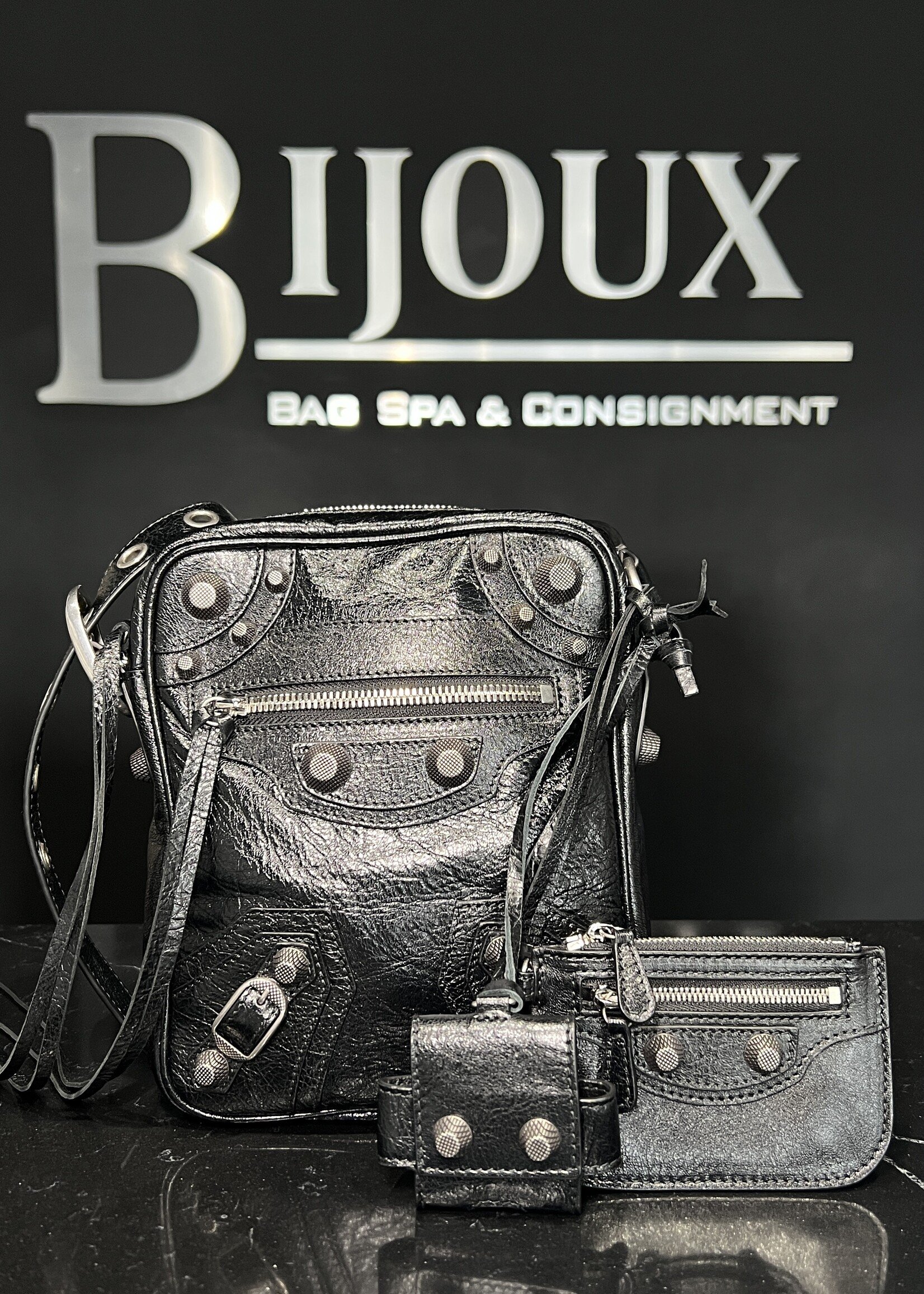 Balenciaga Balenciaga Le Cagole Crossbody