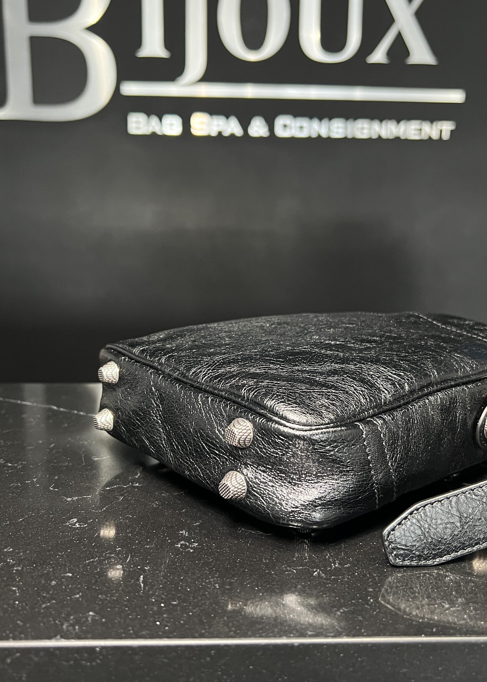 Balenciaga Balenciaga Le Cagole Crossbody