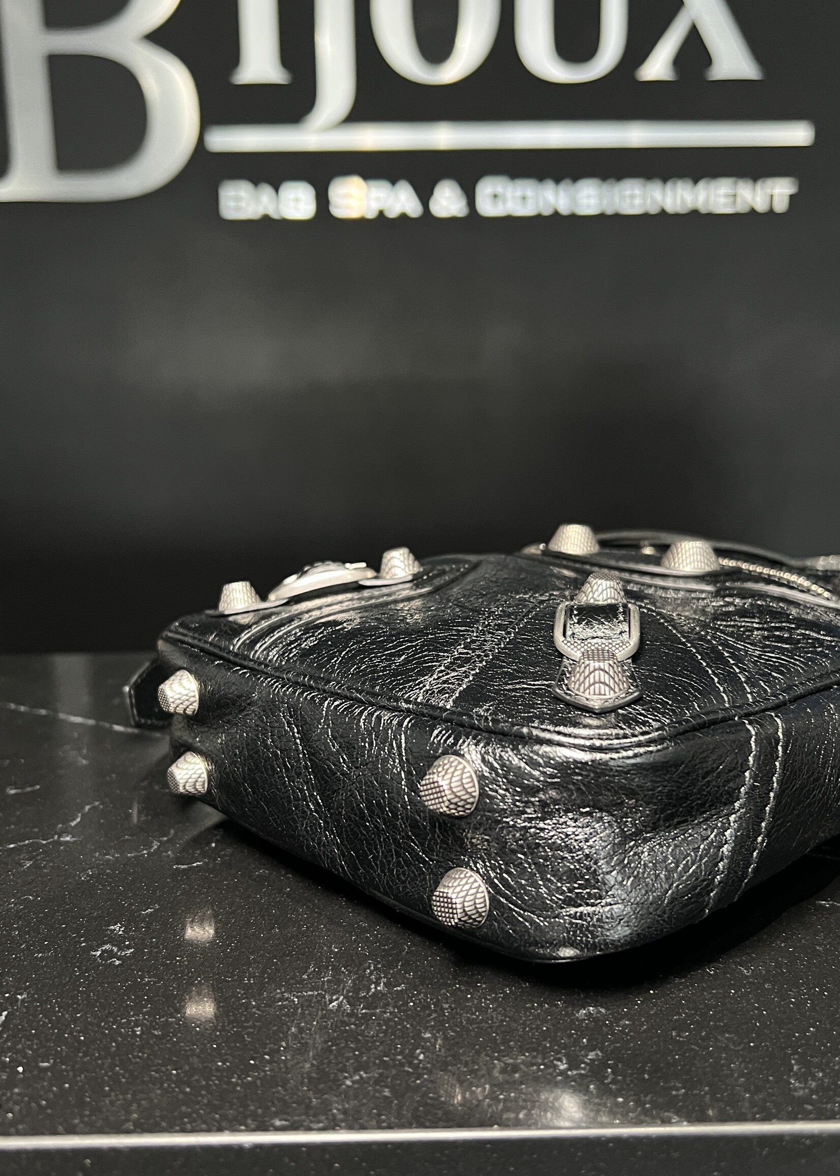 Balenciaga Balenciaga Le Cagole Crossbody