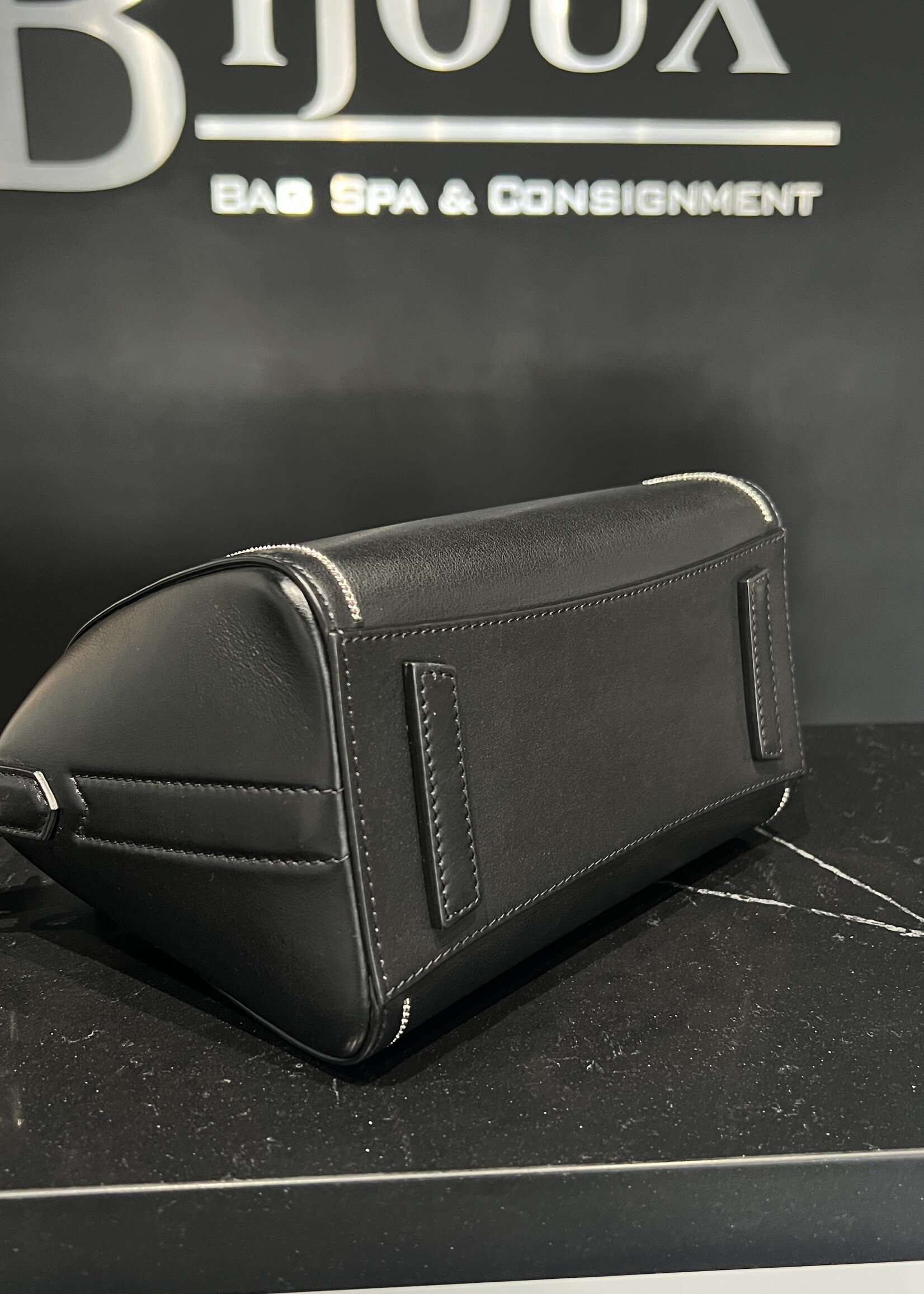 Givenchy Givenchy Mini Antigona