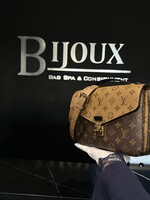 Louis Vuitton SOLD - Louis Vuitton Pochette Metis Reverse