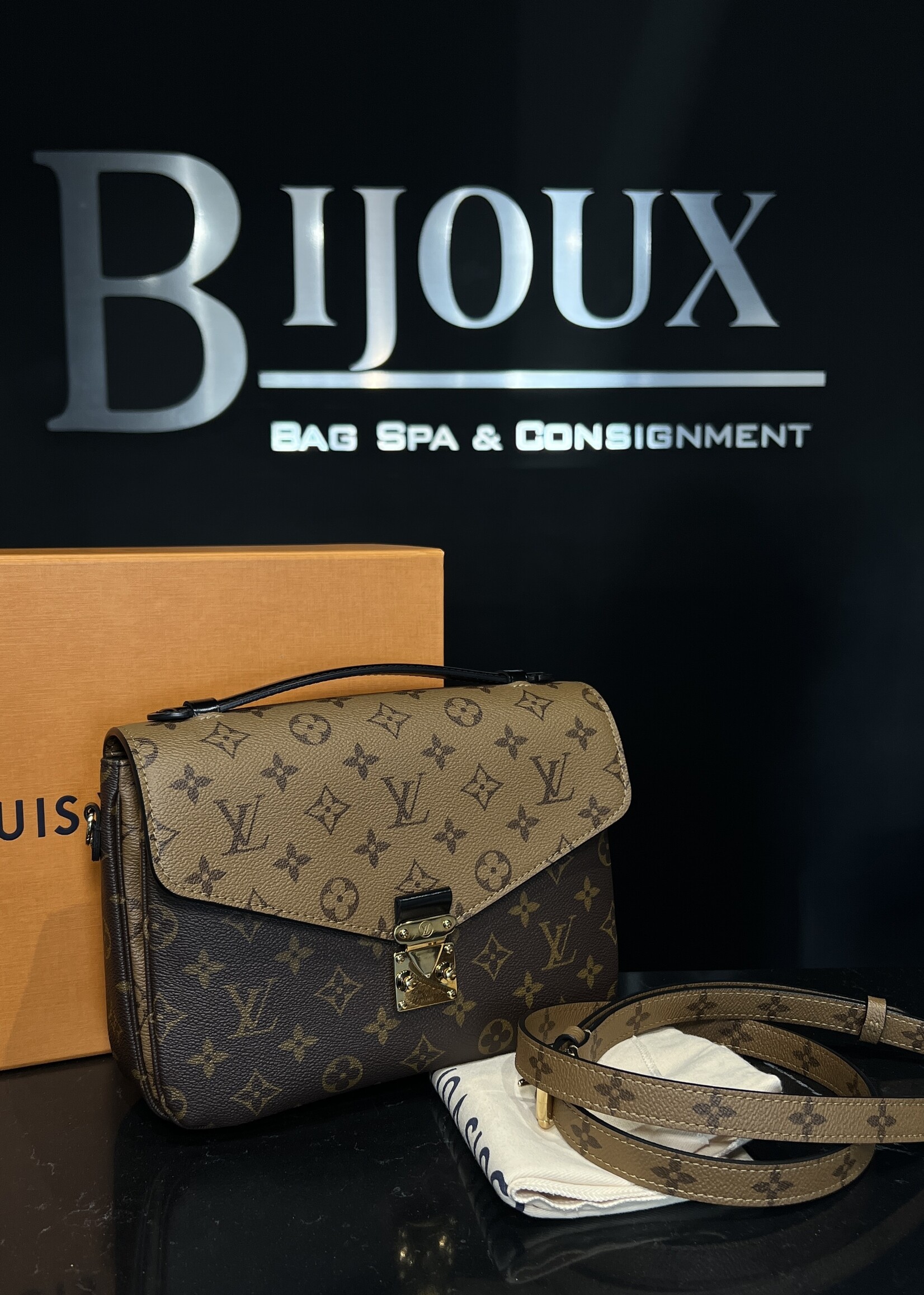 Louis Vuitton SOLD - Louis Vuitton Pochette Metis Reverse