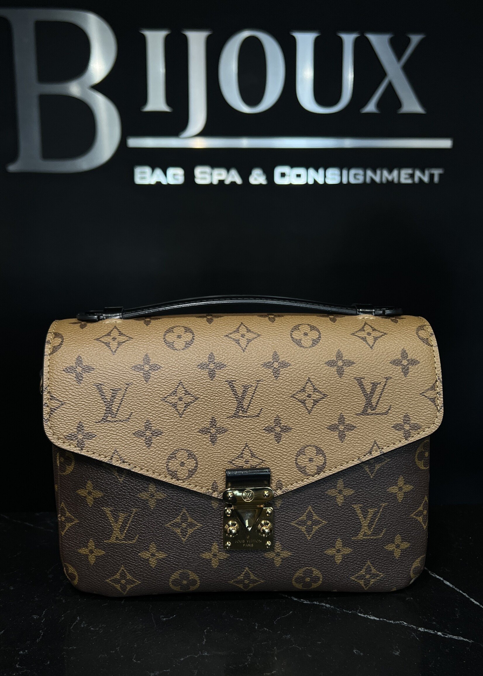 Louis Vuitton Louis Vuitton Pochette Metis Reverse