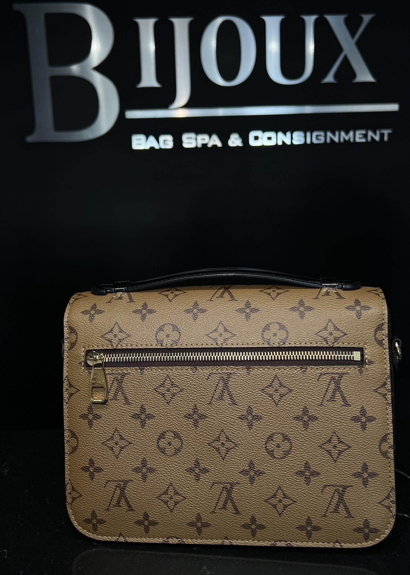 Louis Vuitton SOLD - Louis Vuitton Pochette Metis Reverse