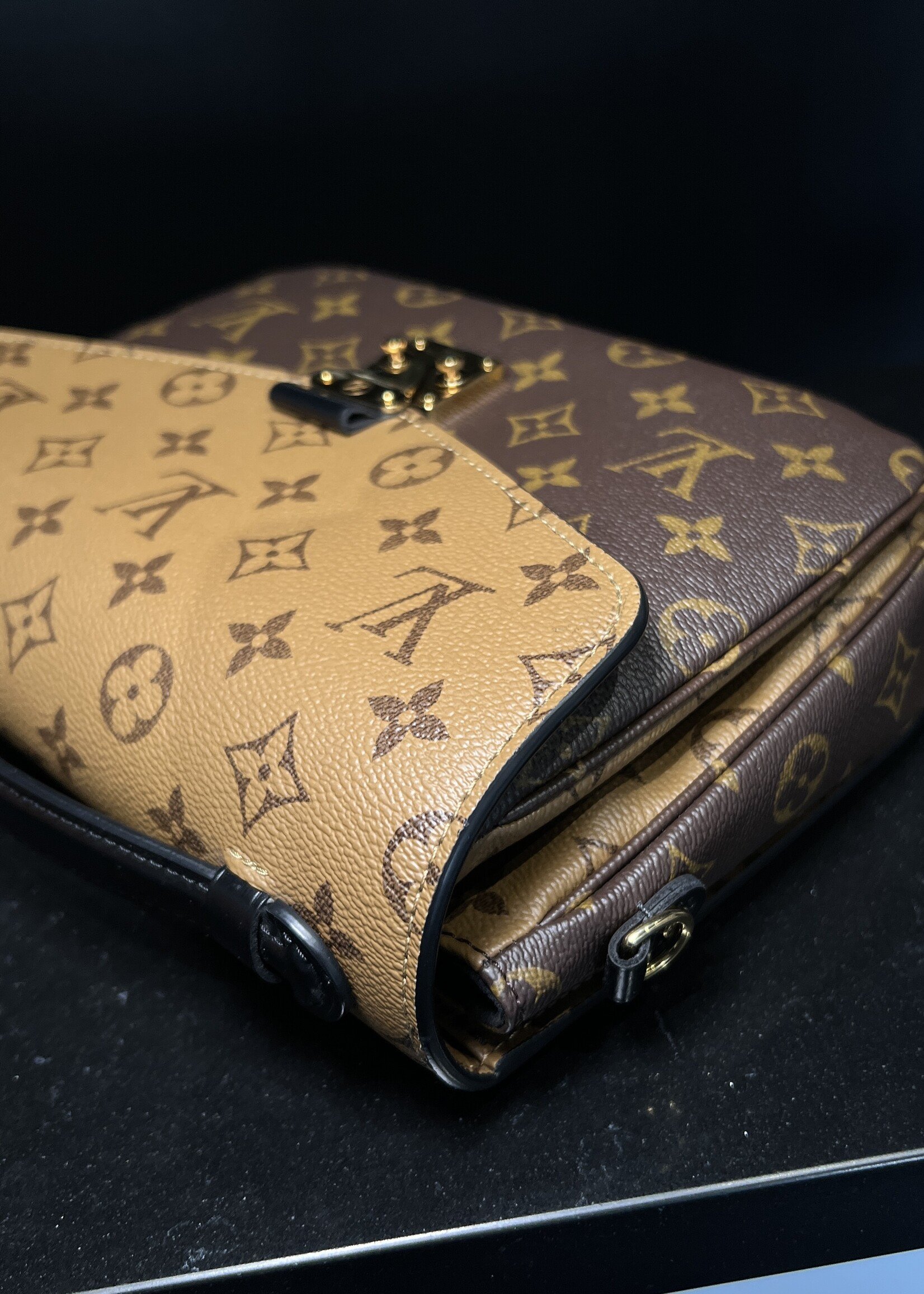 Louis Vuitton Louis Vuitton Pochette Metis Reverse