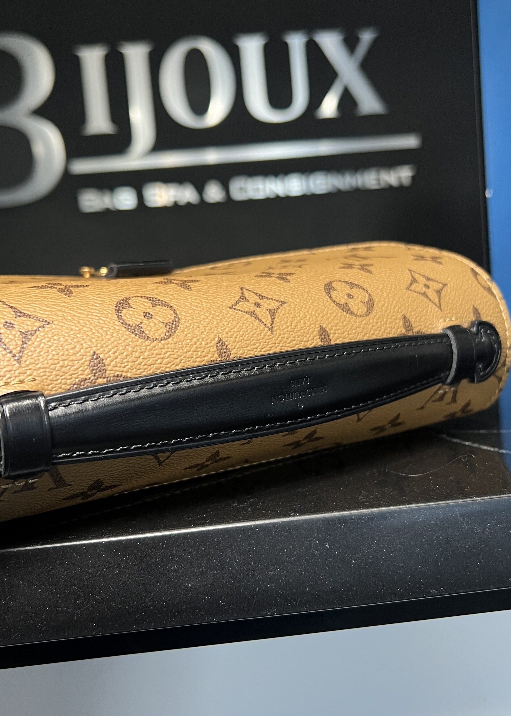 Louis Vuitton SOLD - Louis Vuitton Pochette Metis Reverse