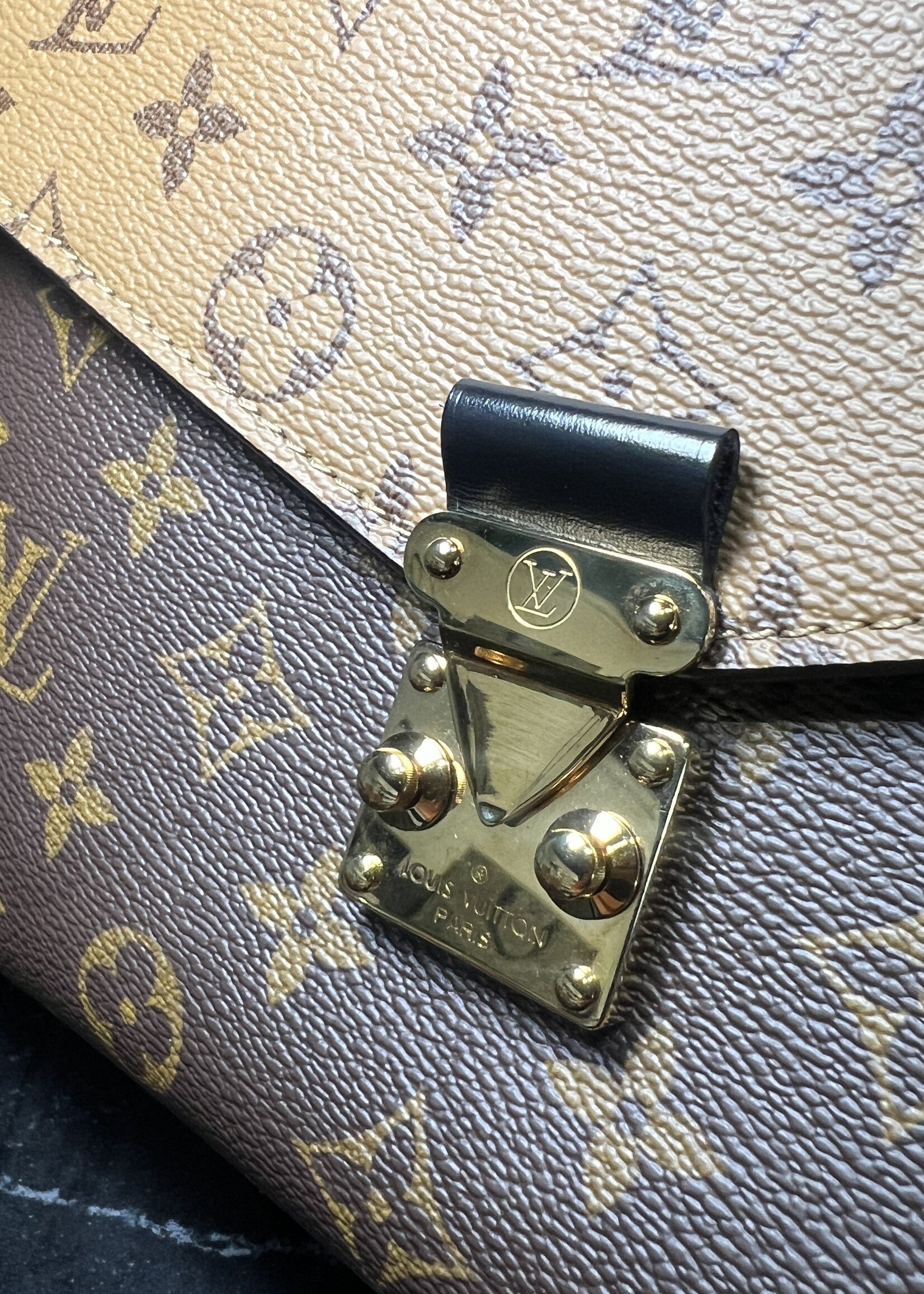Louis Vuitton Louis Vuitton Pochette Metis Reverse