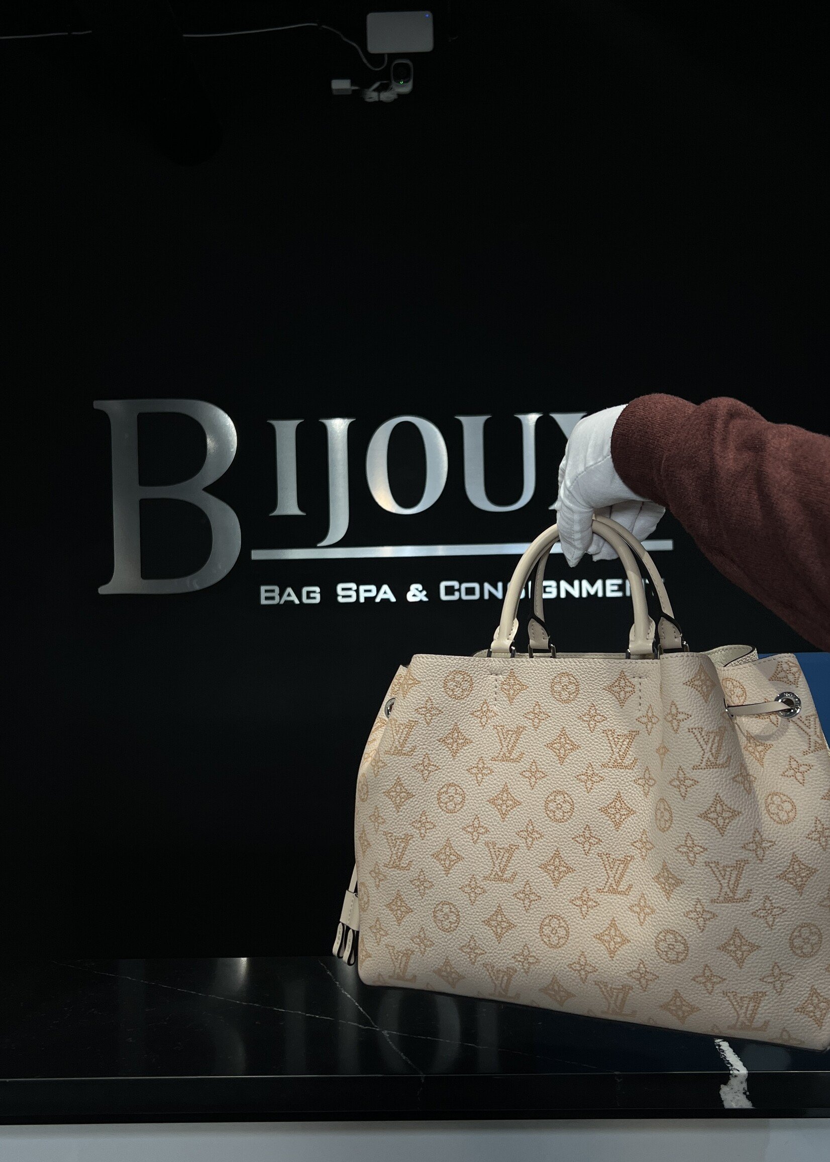 Louis Vuitton Louis Vuitton Mahina Bella Tote