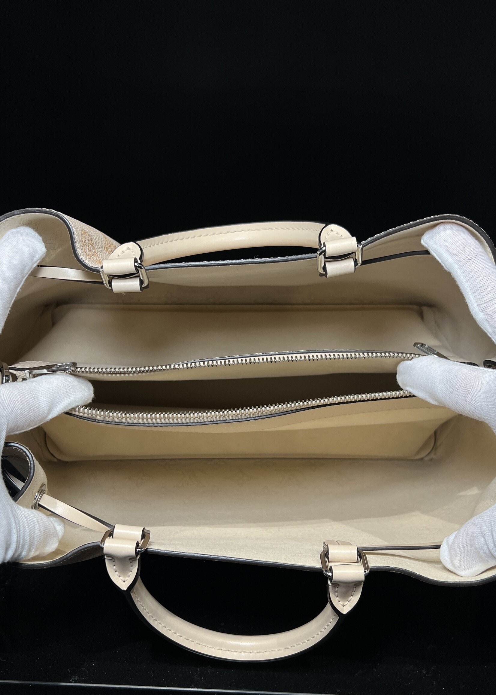 Louis Vuitton Louis Vuitton Mahina Bella Tote