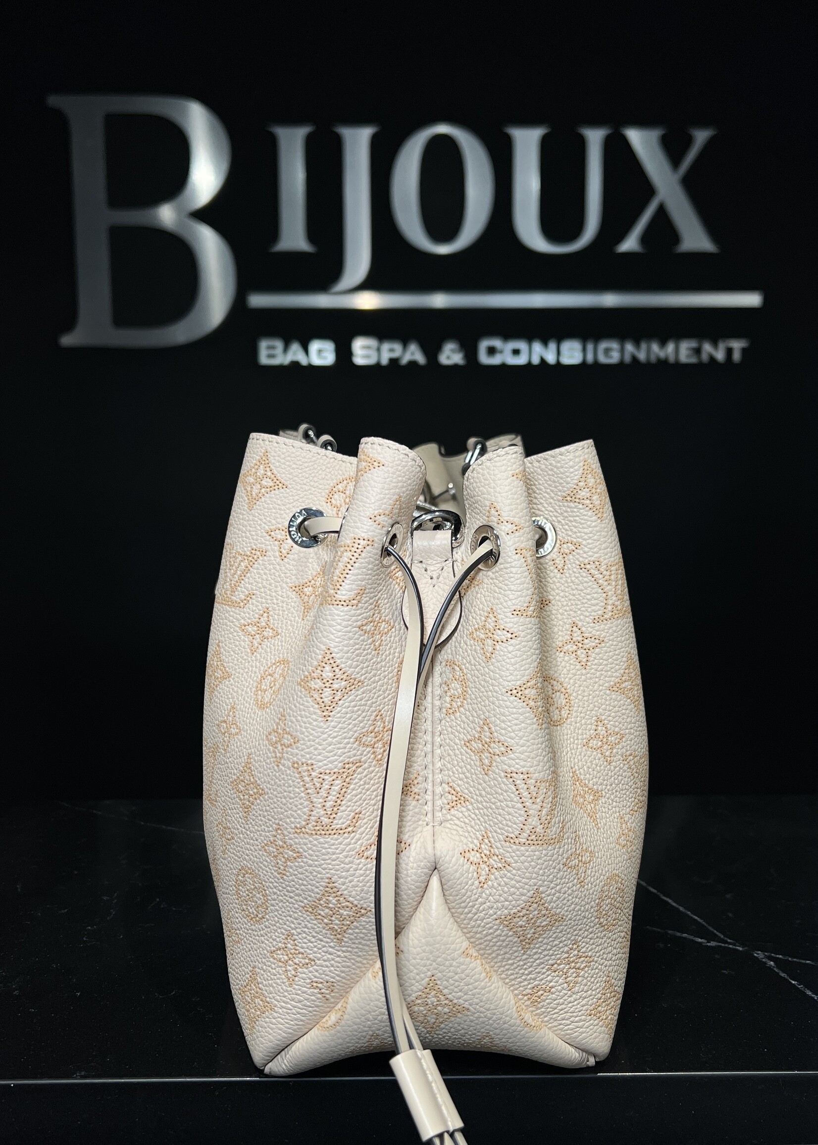 Louis Vuitton Louis Vuitton Mahina Bella Tote