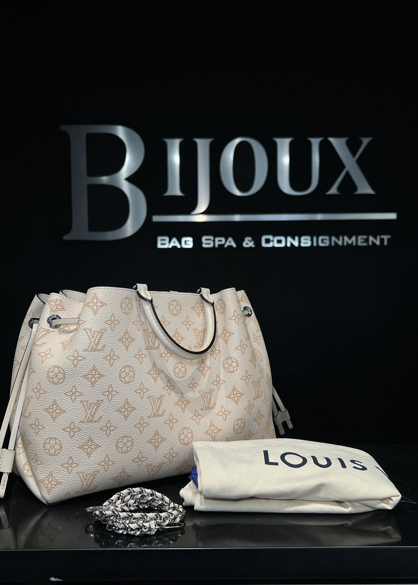 Louis Vuitton Louis Vuitton Mahina Bella Tote