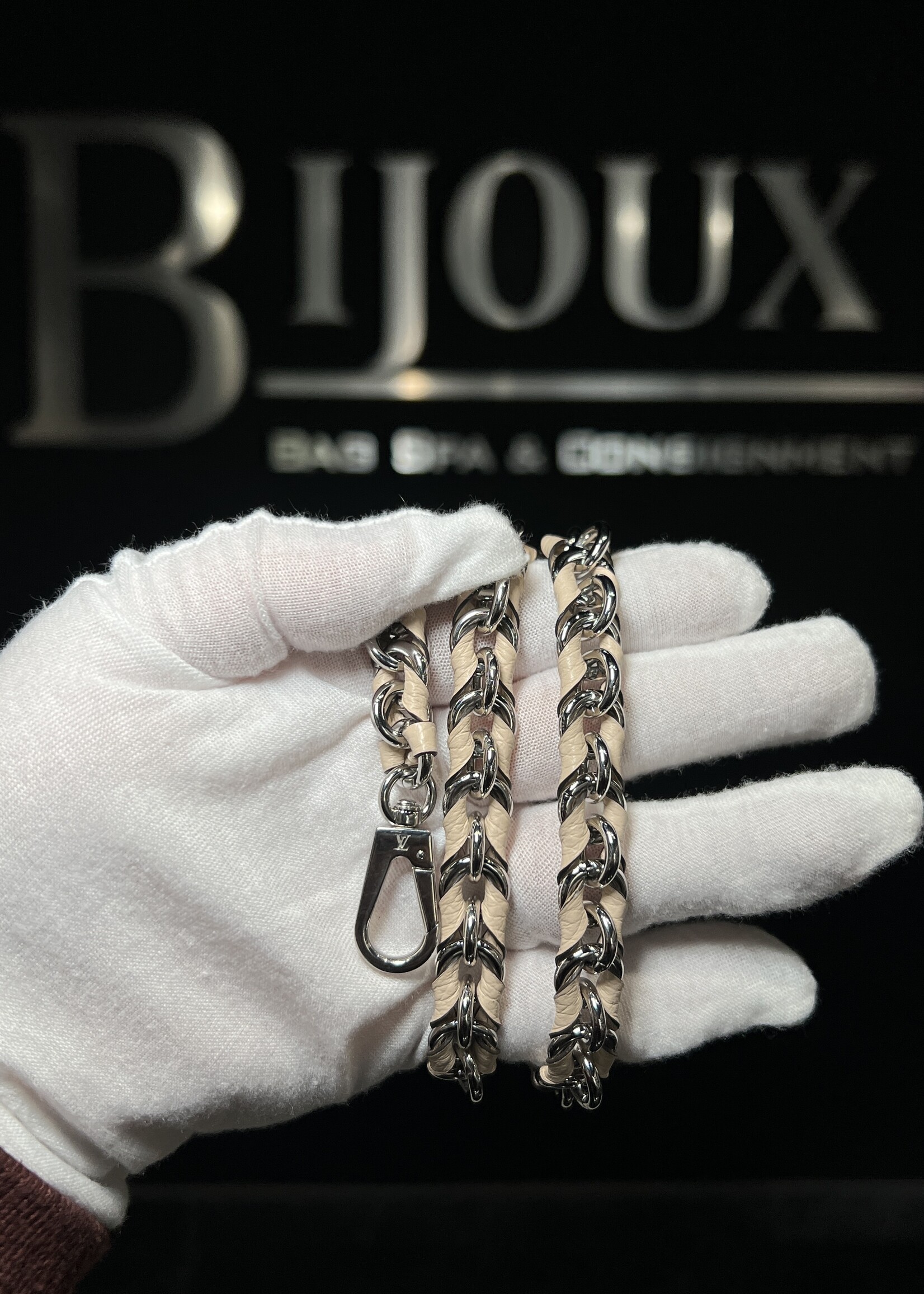 Louis Vuitton Louis Vuitton Mahina Bella Tote