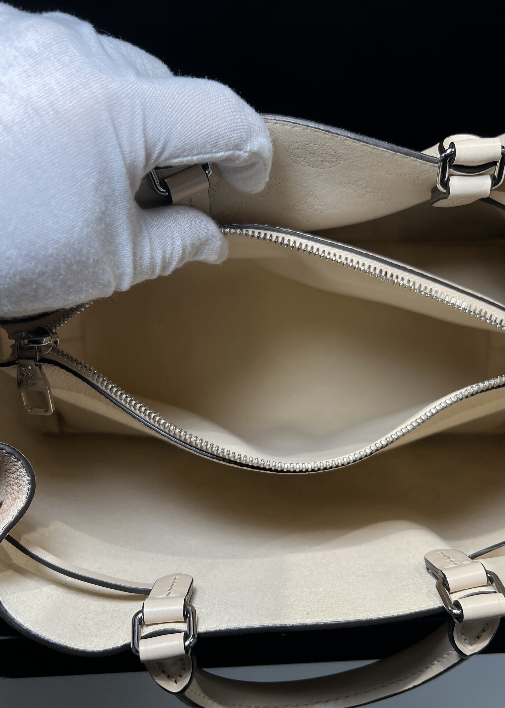 Louis Vuitton Louis Vuitton Mahina Bella Tote