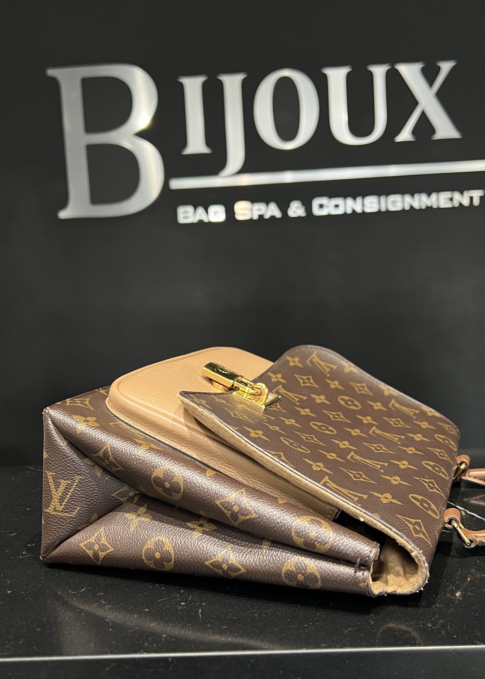 Louis Vuitton Louis Vuitton Marignan