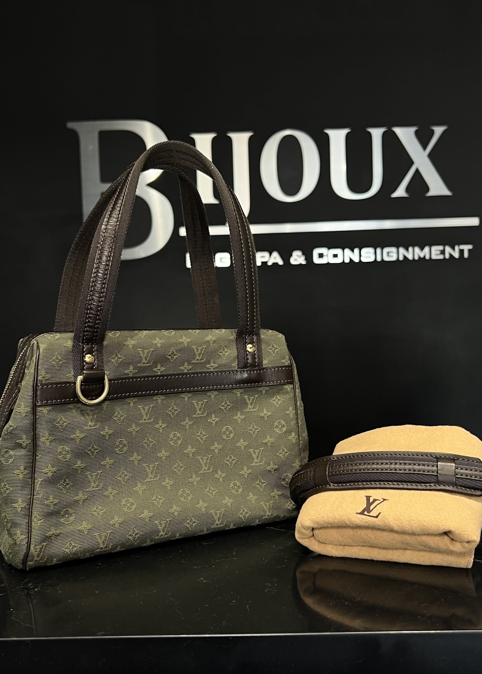 Louis Vuitton Louis Vuitton Mini Lin Josephine