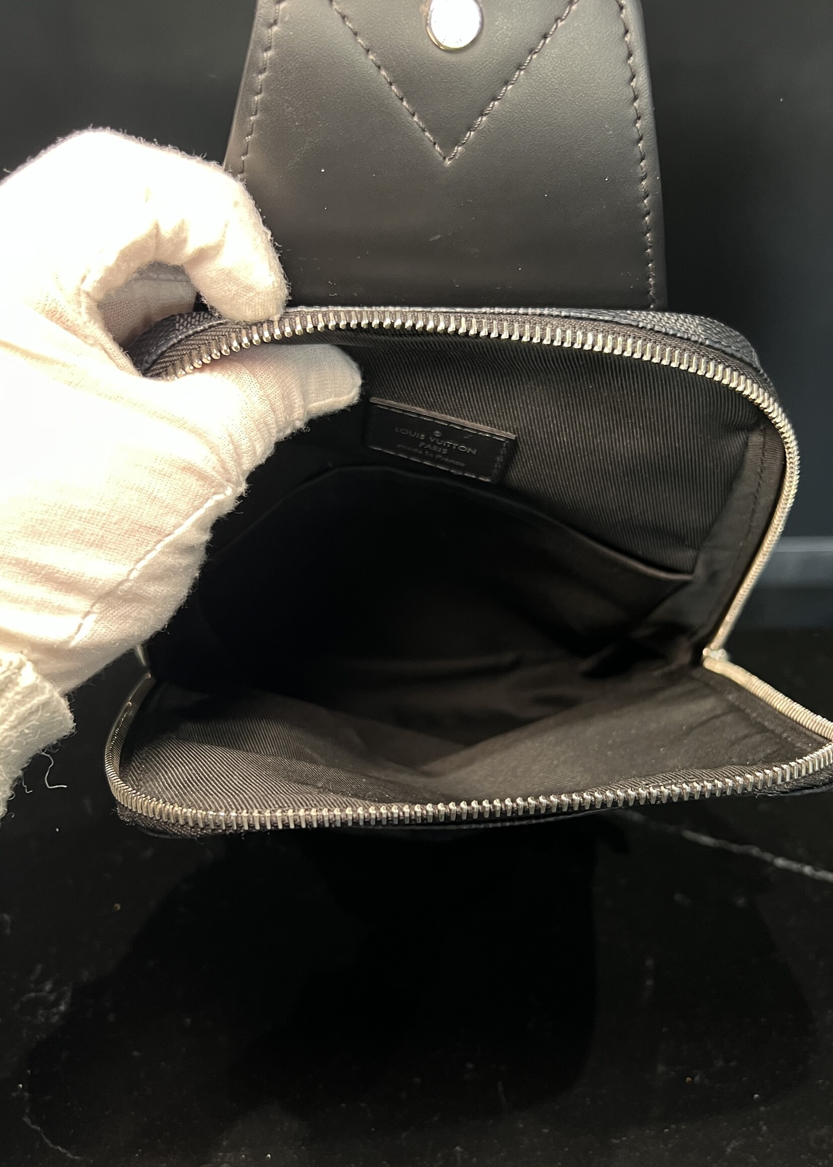 Louis Vuitton Louis Vuitton Avenue Sling