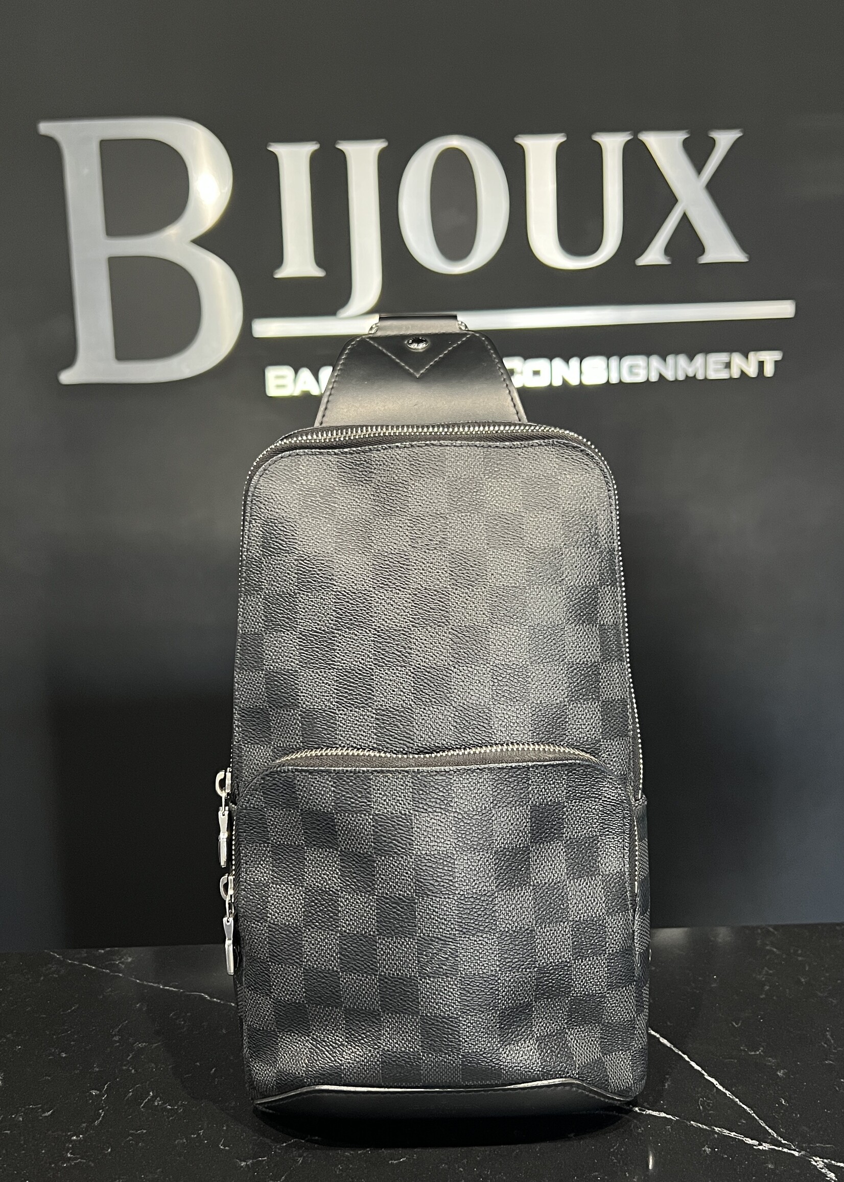 Louis Vuitton Louis Vuitton Avenue Sling