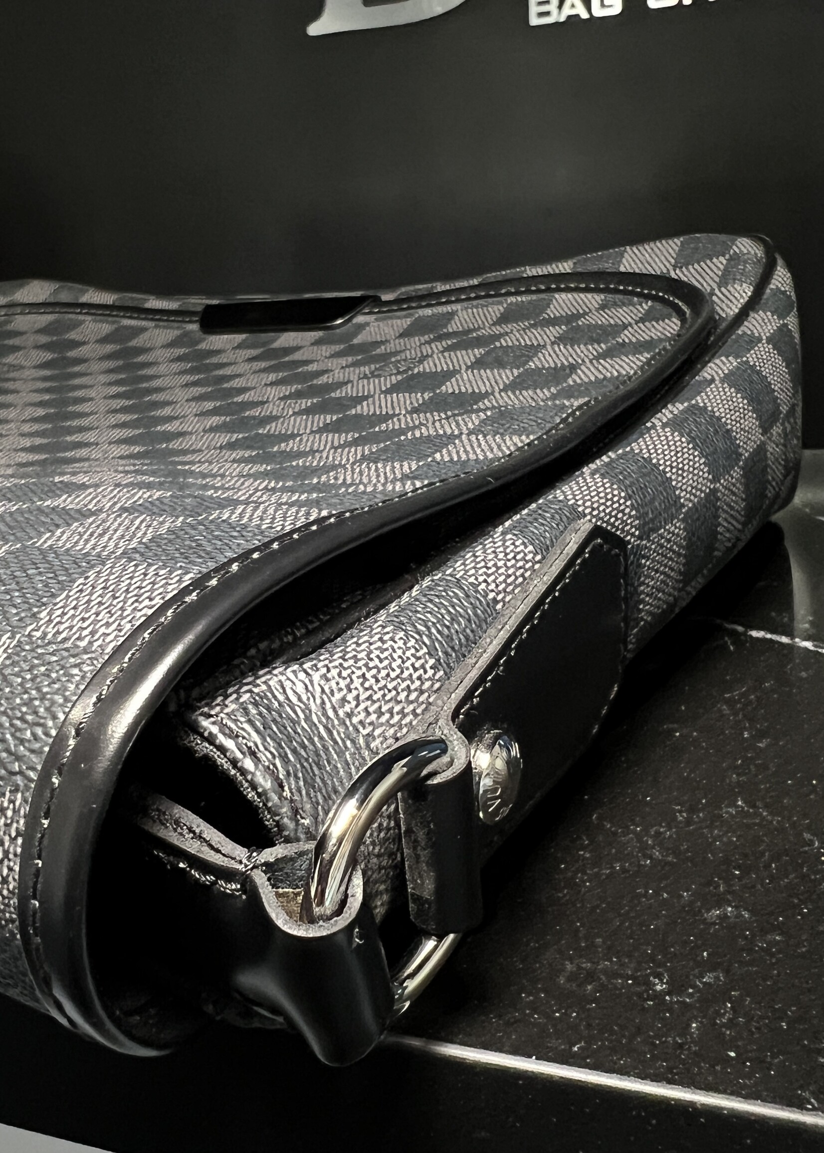 Louis Vuitton Louis Vuitton Daniel MM