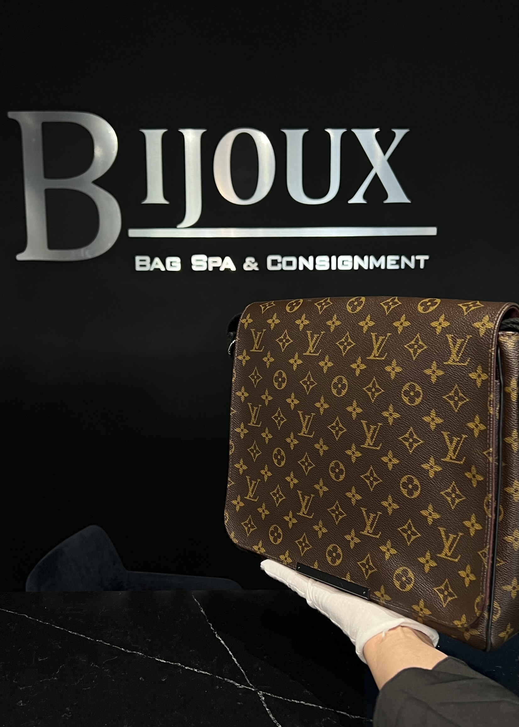 Louis Vuitton Louis Vuitton Maccassar Messenger