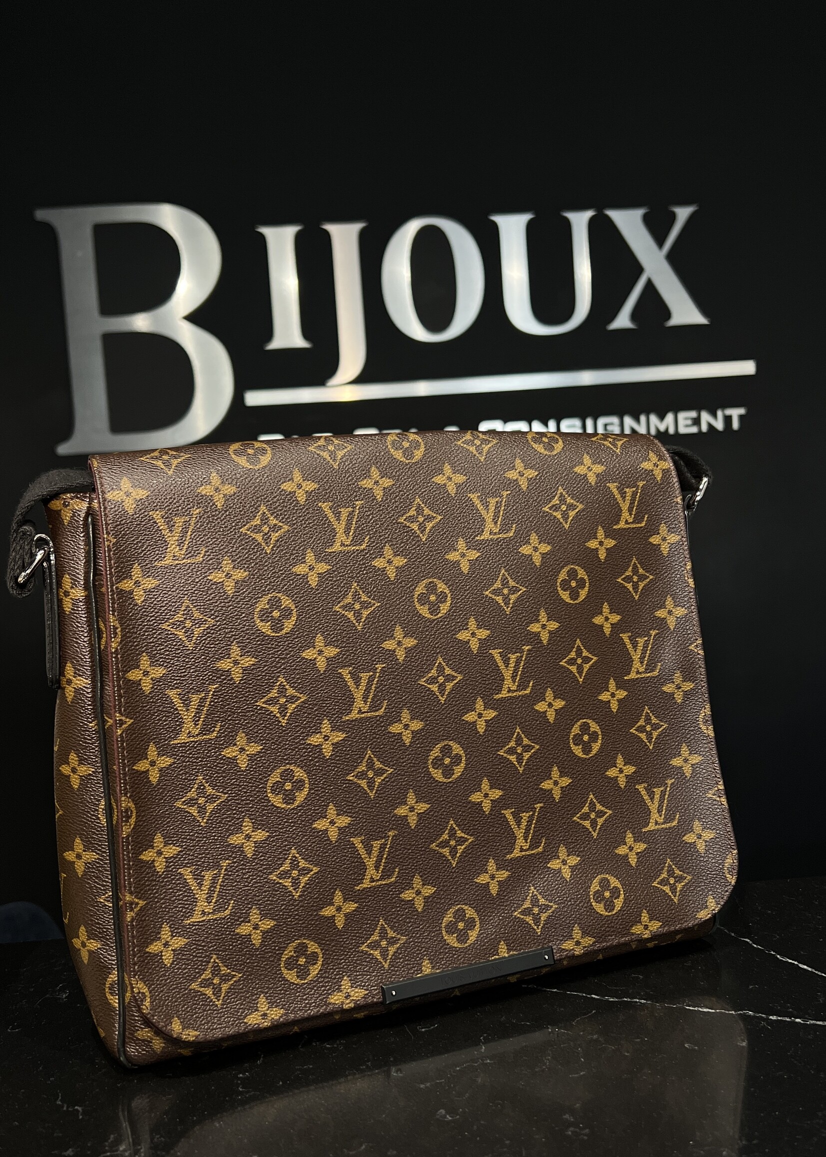 Louis Vuitton Louis Vuitton Maccassar Messenger